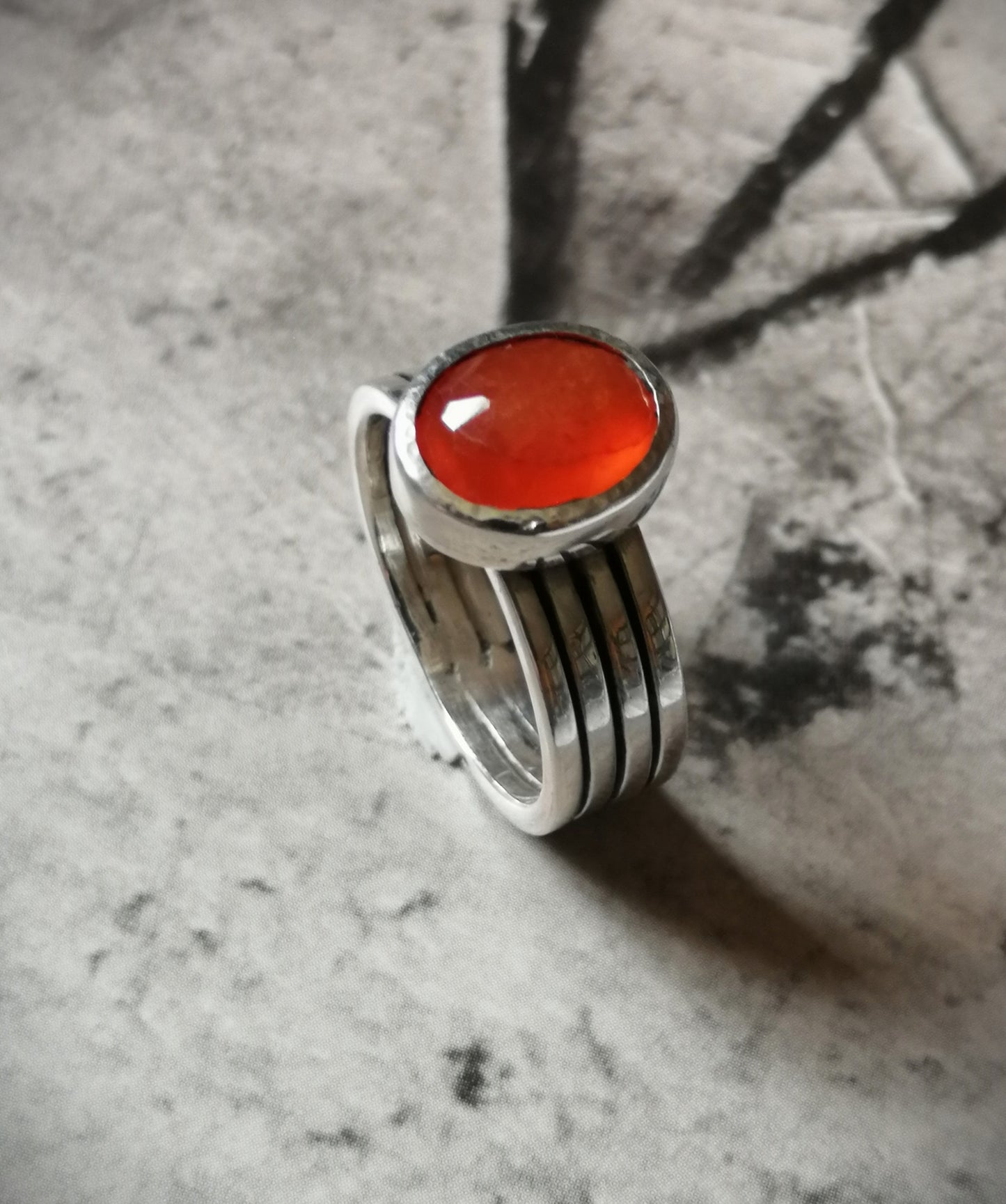 Anillo Líneas Cornalina