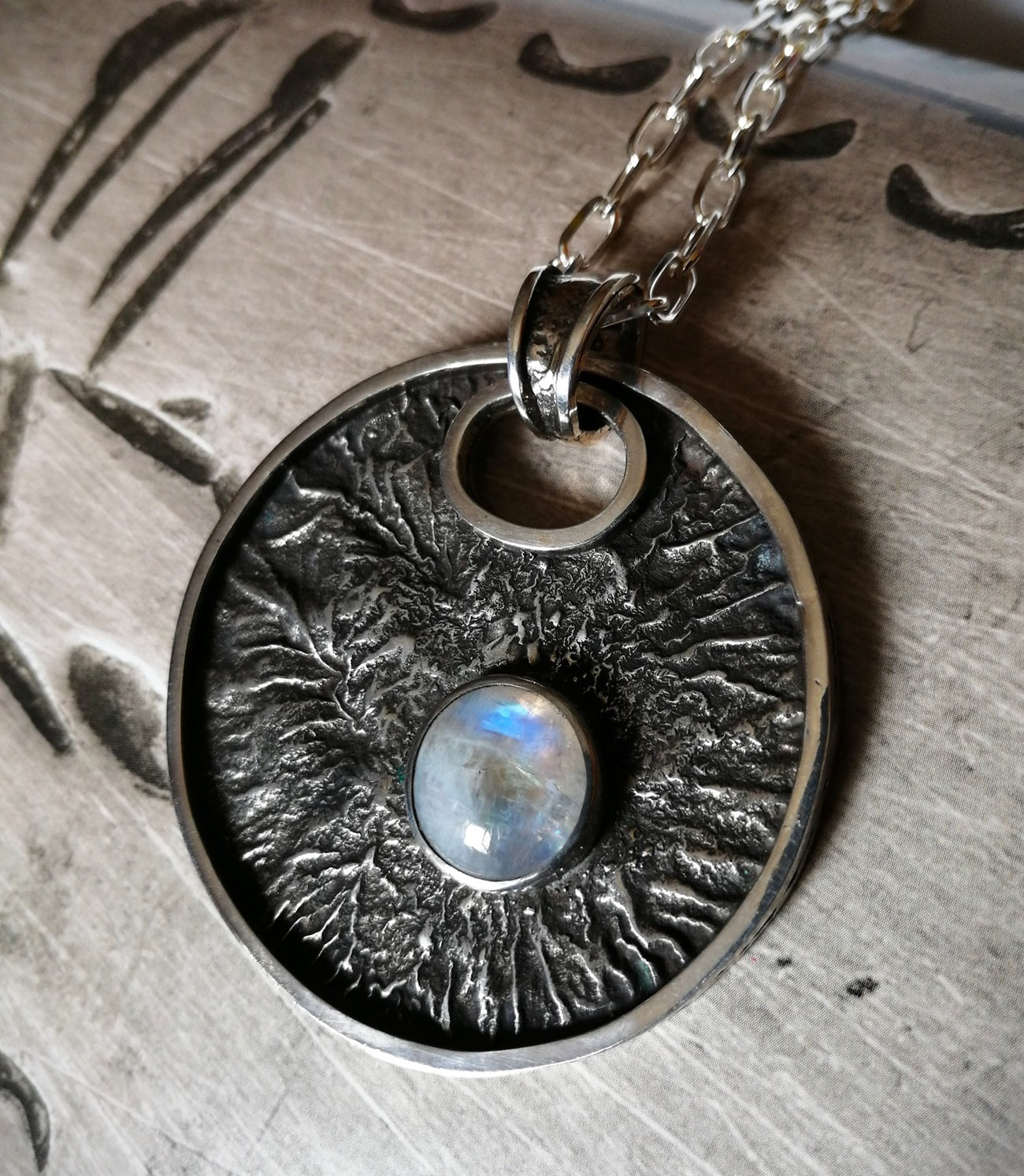 Colgante Amuleto XXL reticulado Piedra Luna