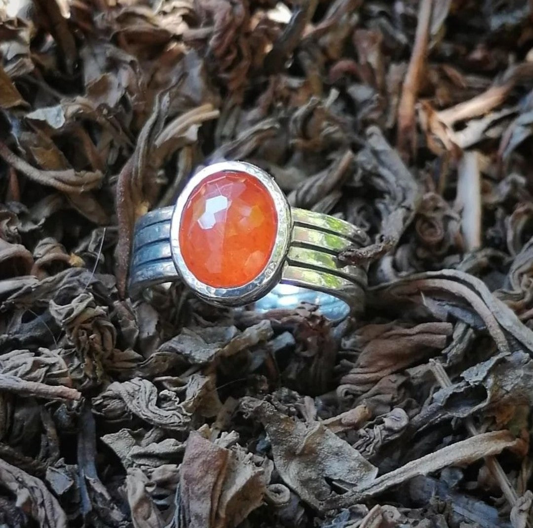 Anillo Líneas Cornalina