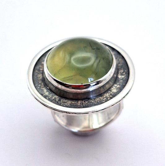 Anillo Prehnita redonda envejecido