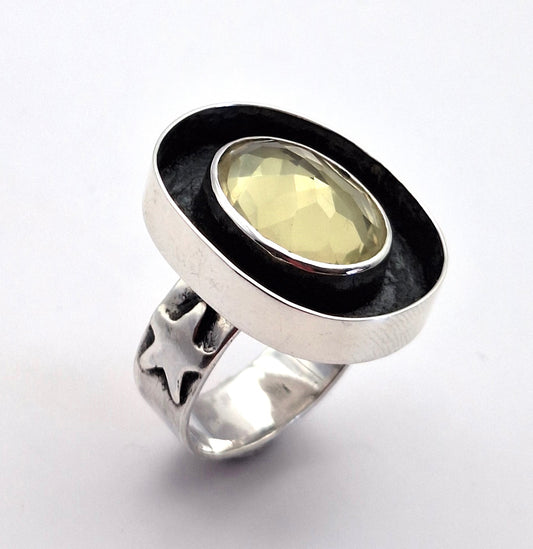 Anillo Cuarzo Limón oval envejecido con estrellas