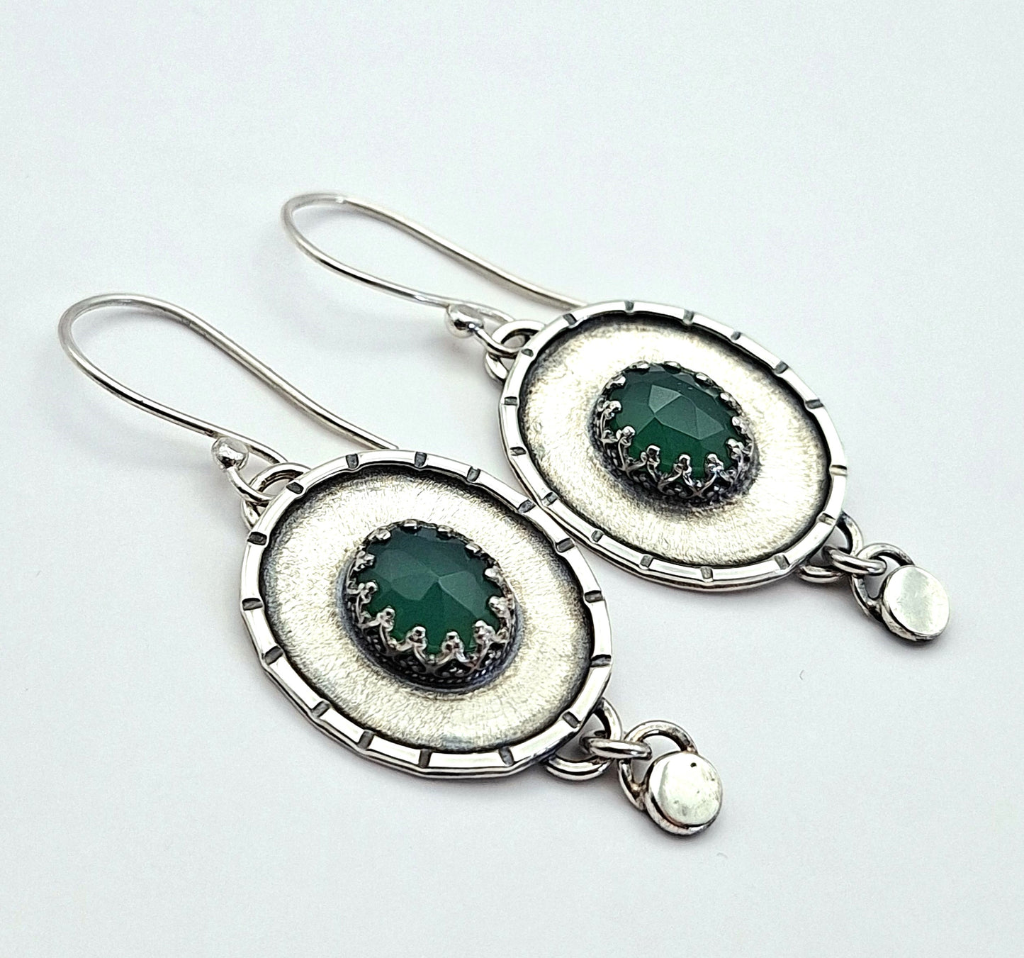 Aros ónix verde borde martillado