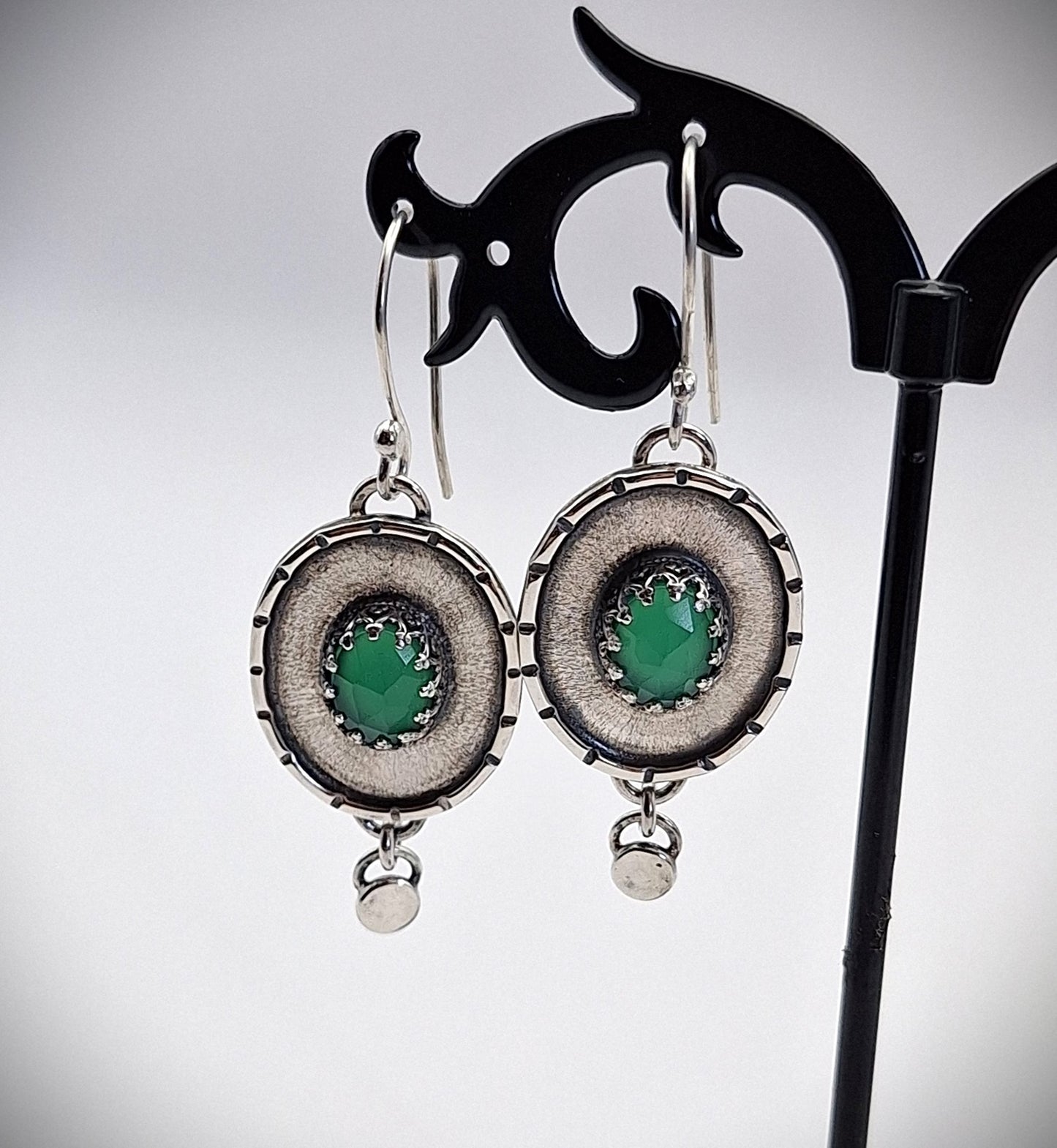 Aros ónix verde borde martillado