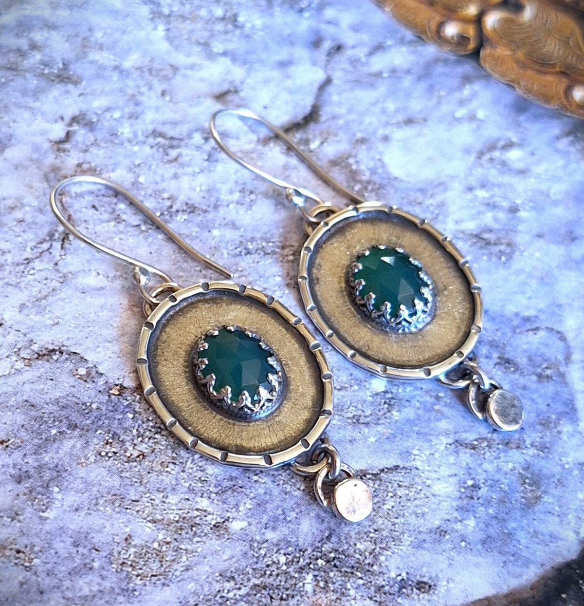 Aros ónix verde borde martillado