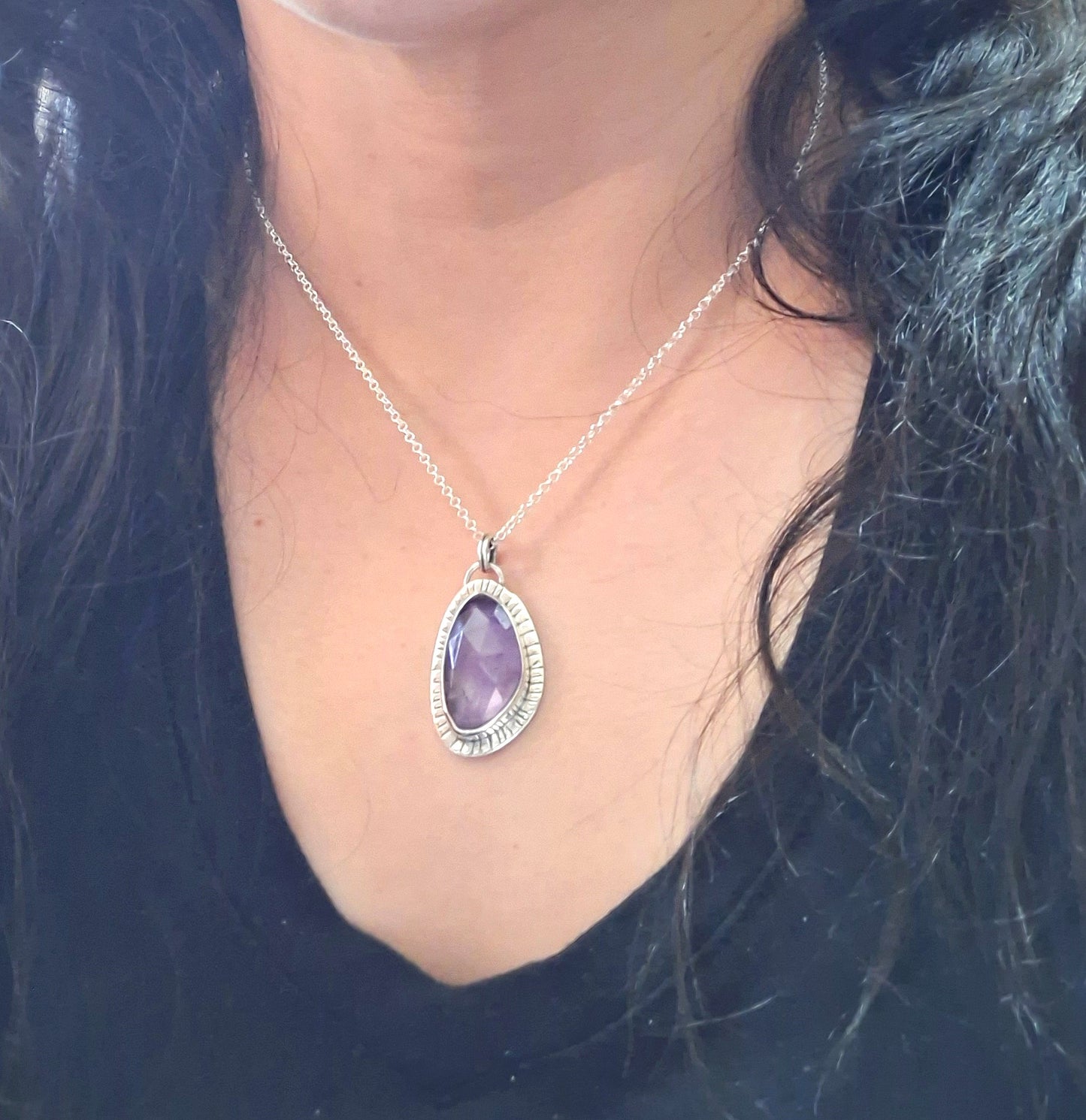Colgante Amatista facetada diseño rayas