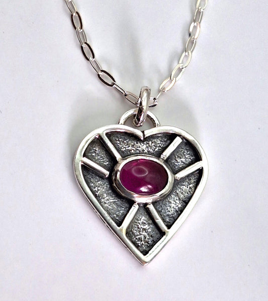 Colgante corazón circón Rubí amuleto reticulado