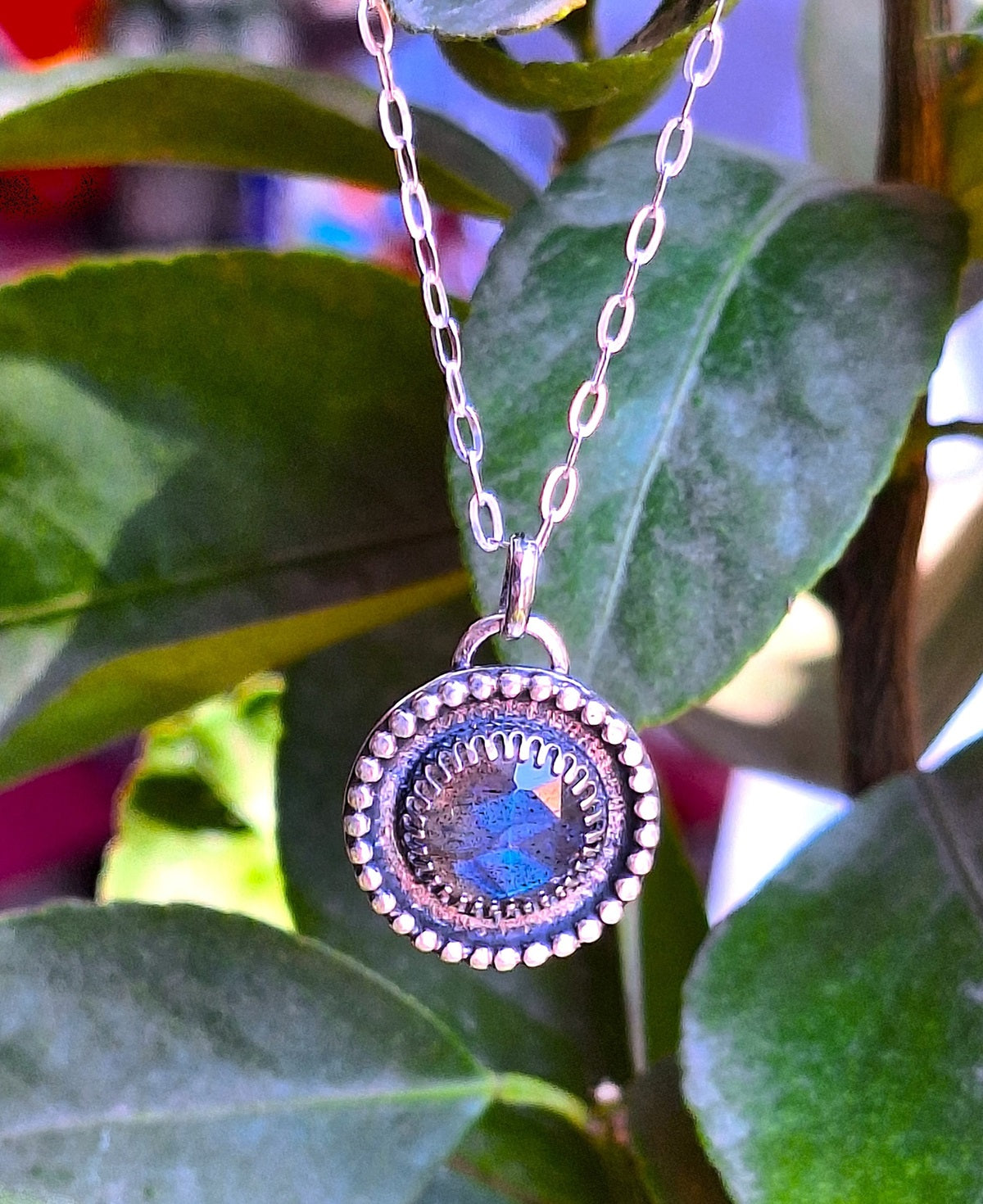 Colgante Labradorita facetada reticulado y pelotitas