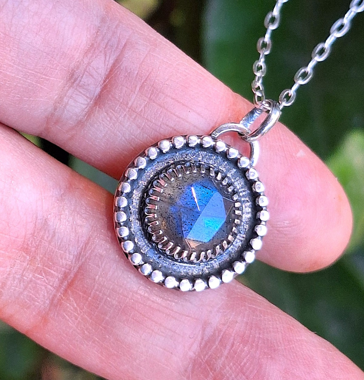 Colgante Labradorita facetada reticulado y pelotitas