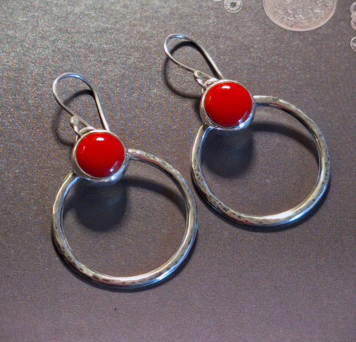 Aros coral rojo círculos