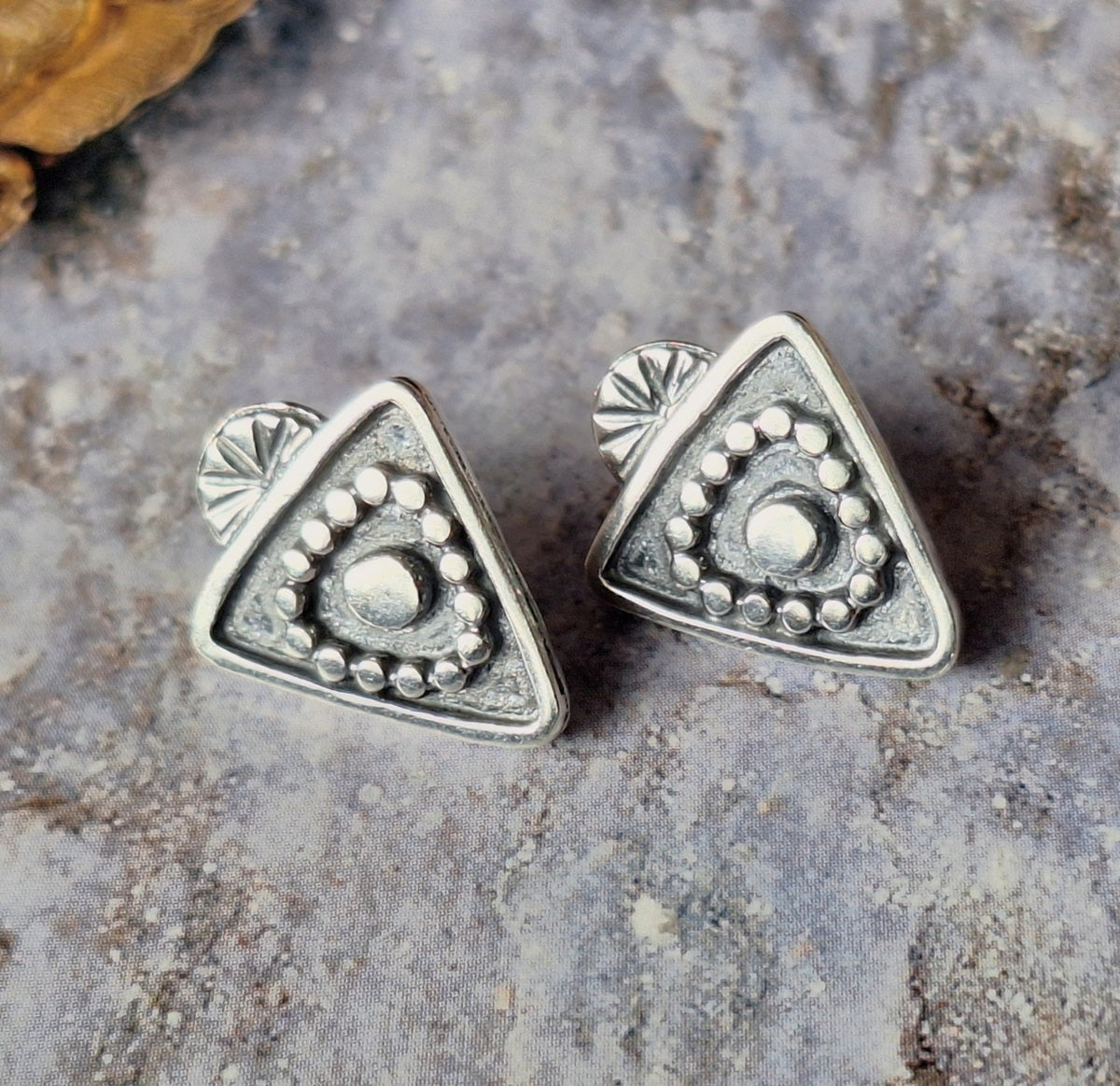 Aros triangulares pegados étnico