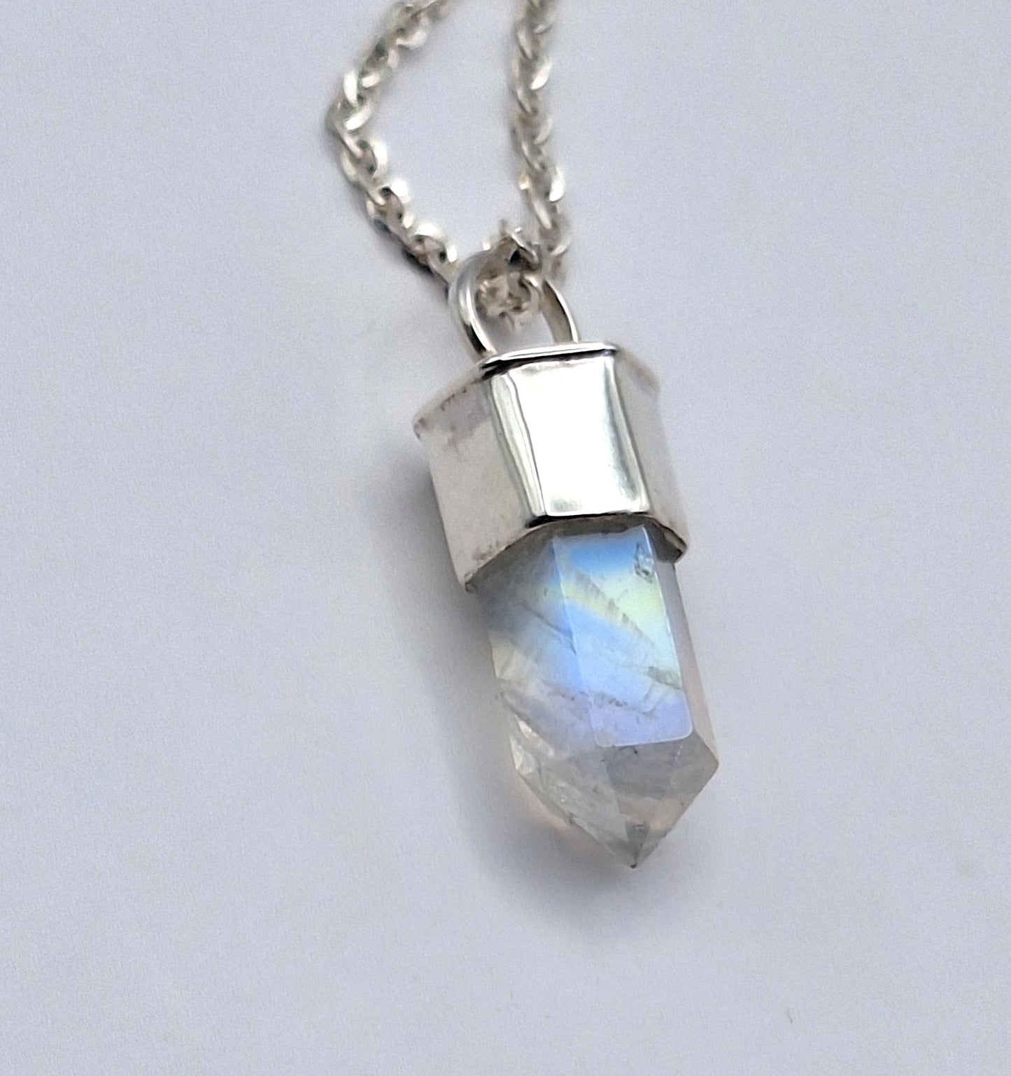 Colgante punta Piedra Luna arcoiris