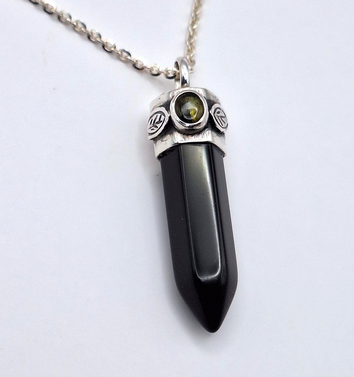 Colgante punta Obsidiana y turmalina verde hojas