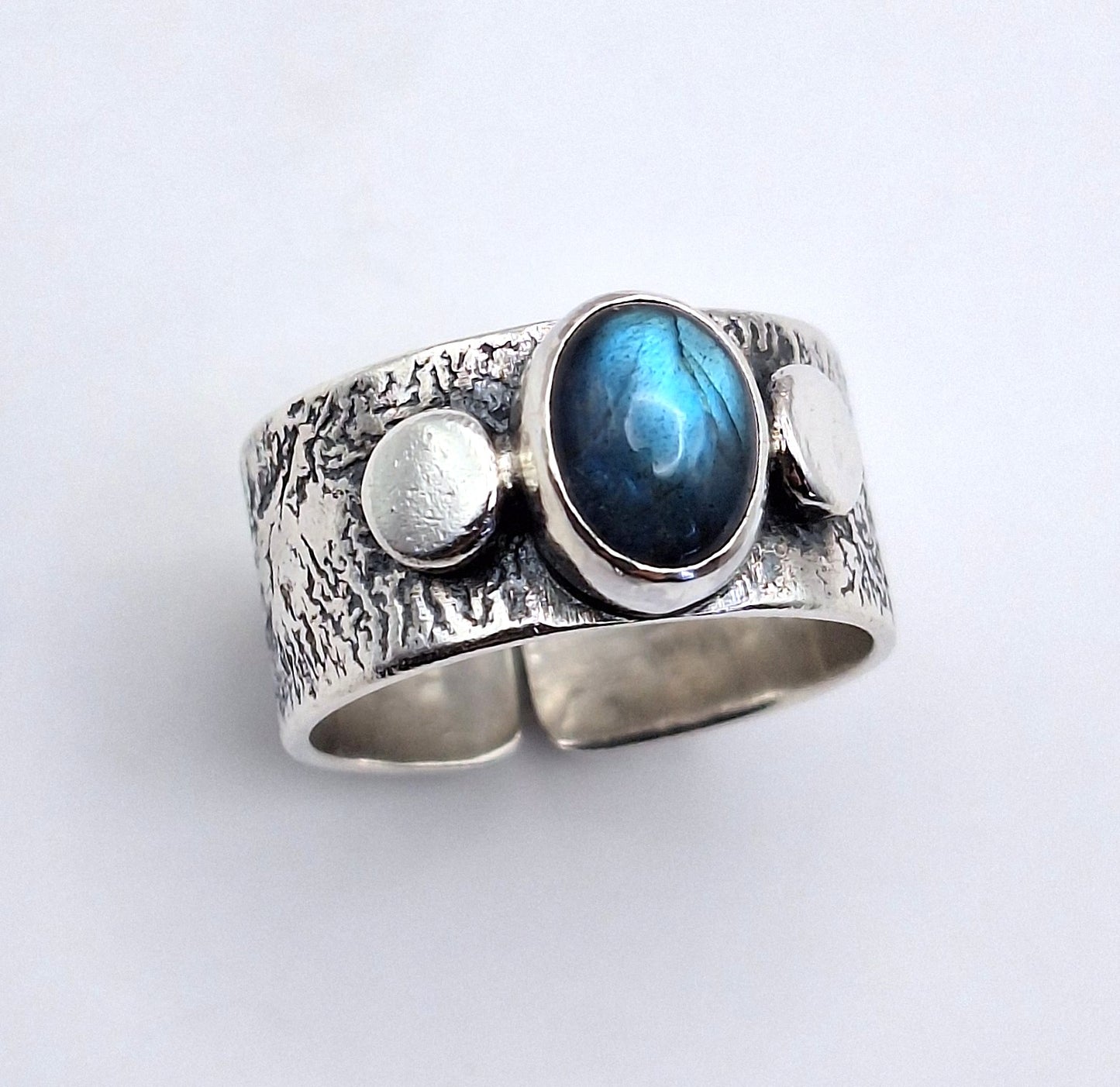 Anillo labradorita argolla gruesa reticulada