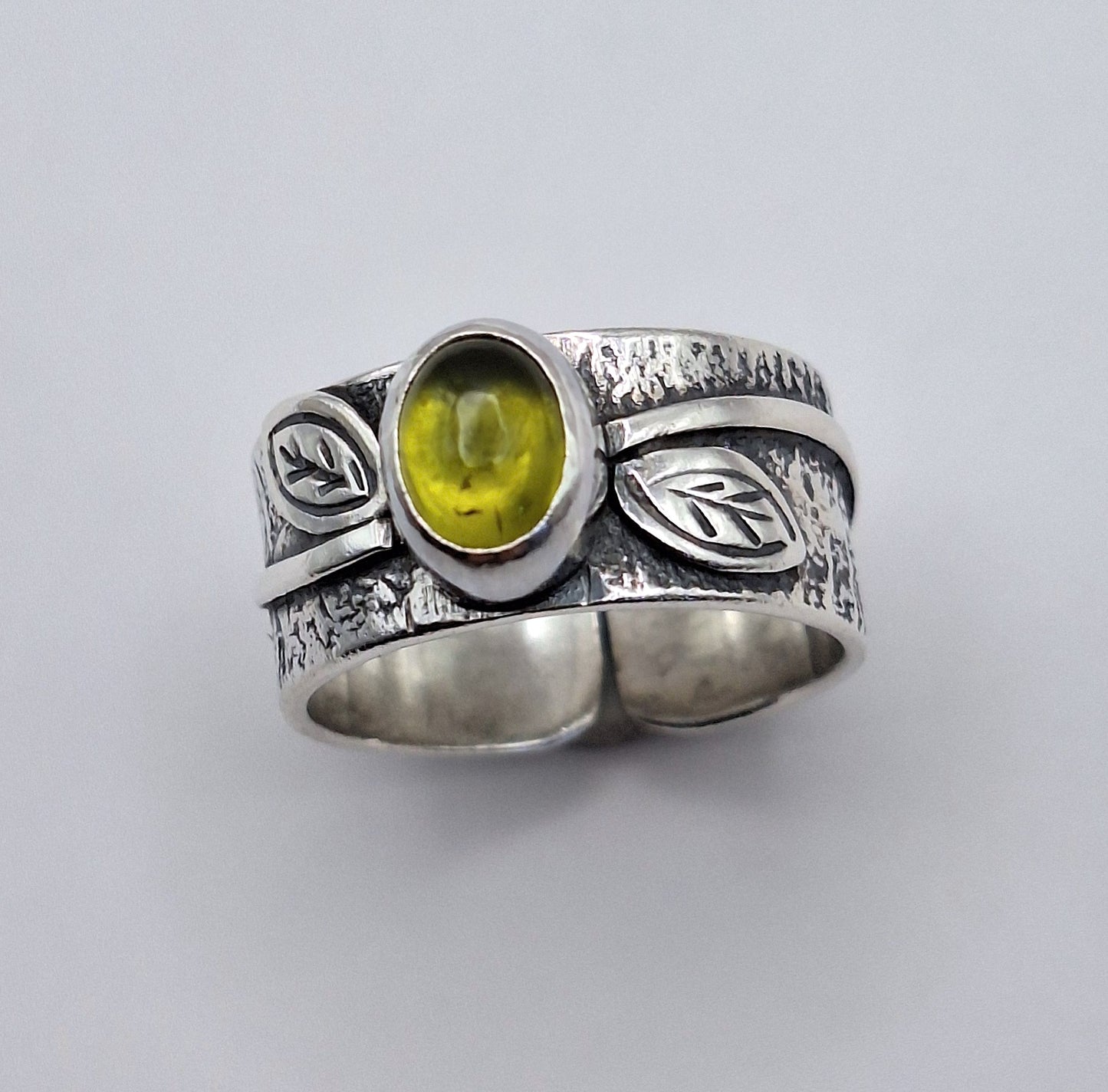 Anillo Peridoto hojas argolla ancha reticulado