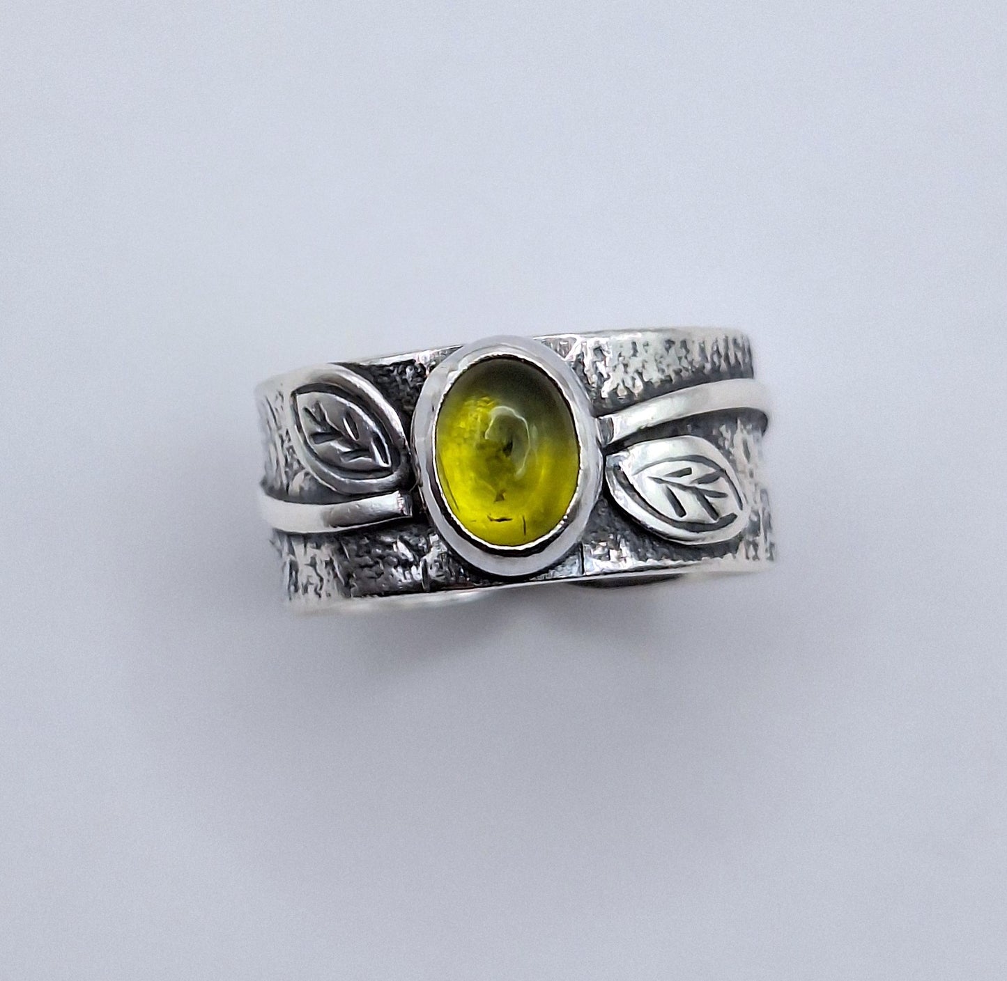 Anillo Peridoto hojas argolla ancha reticulado