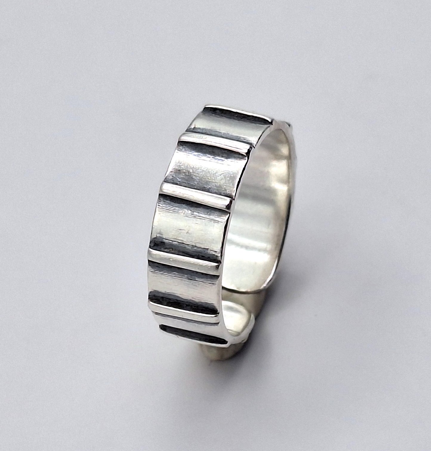 Anillo argolla líneas verticales