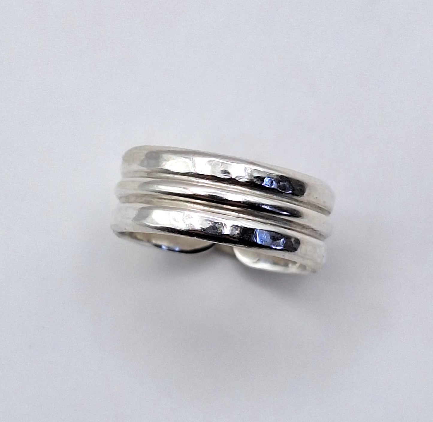 Anillo triple argolla martillado