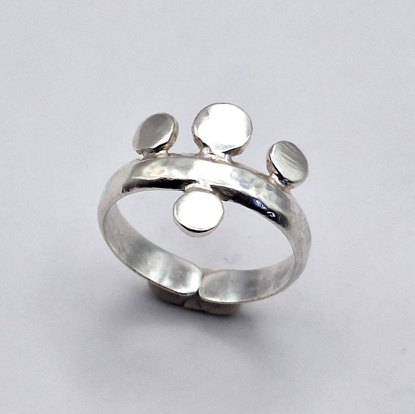 Anillo argolla étnica tres círculos y uno