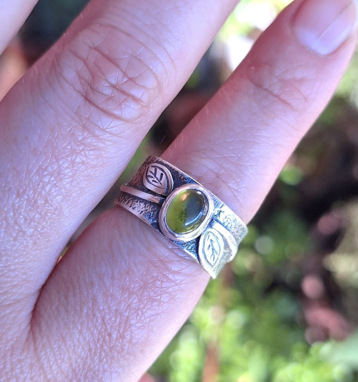Anillo Peridoto hojas argolla ancha reticulado