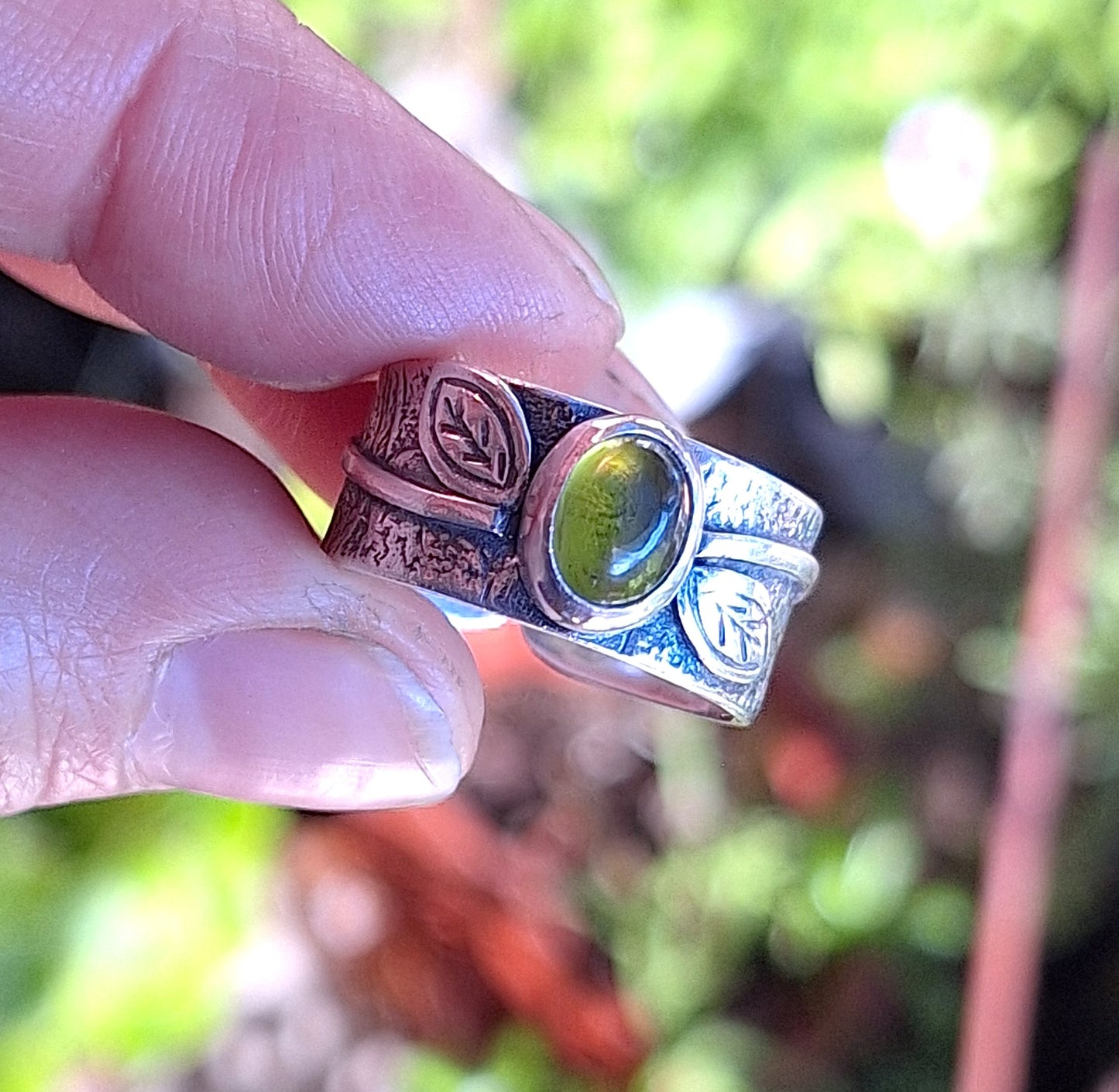 Anillo Peridoto hojas argolla ancha reticulado