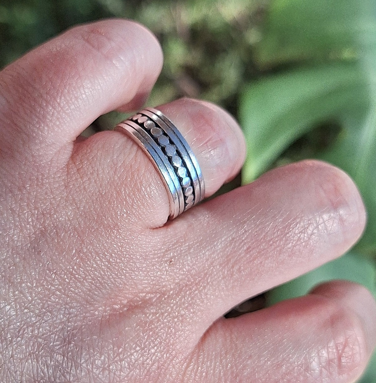 Anillo argolla diseño pelotitas y líneas