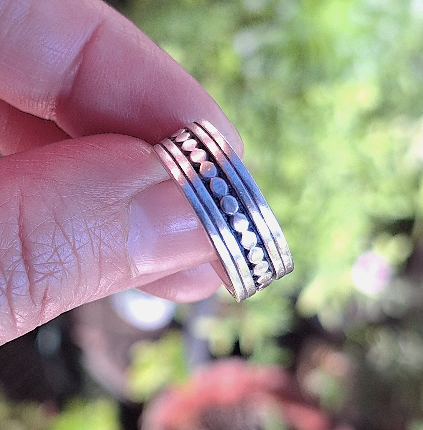 Anillo argolla diseño pelotitas y líneas