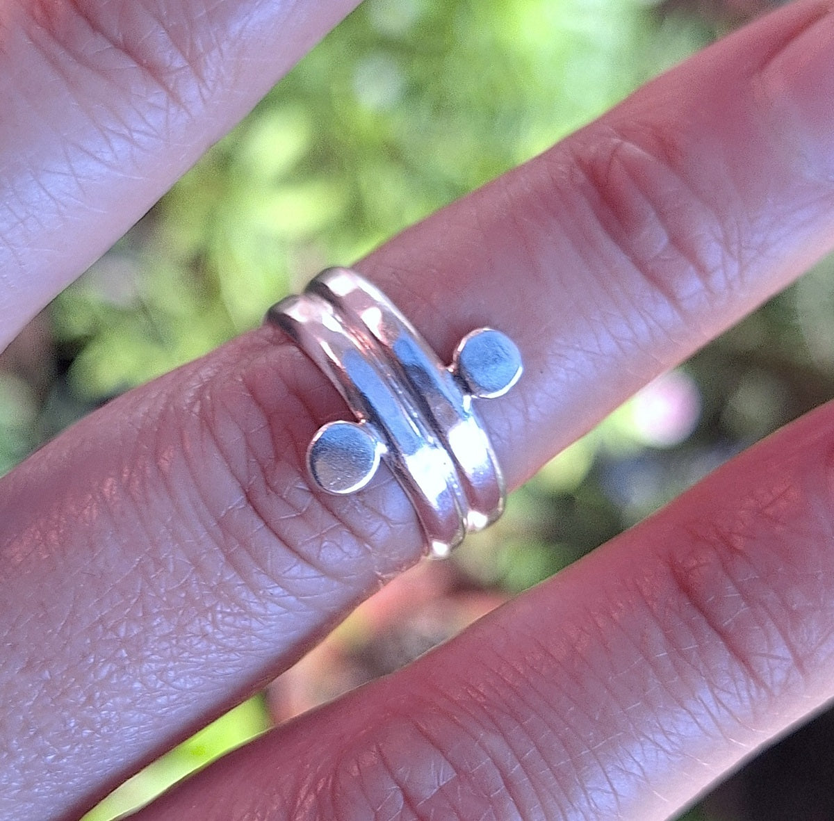 Anillo argolla étnica doble circulo arriba y abajo