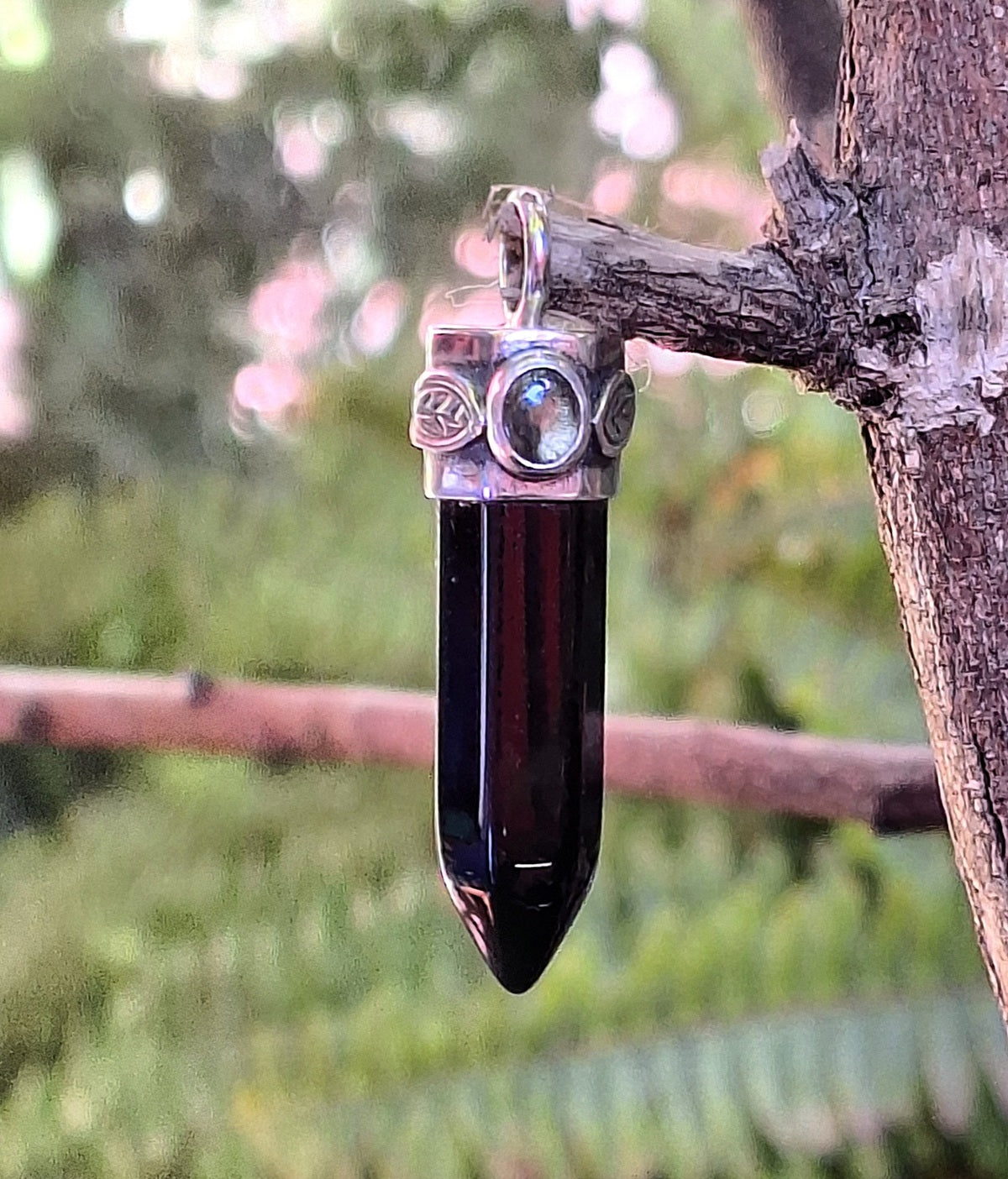 Colgante punta Obsidiana y turmalina verde hojas