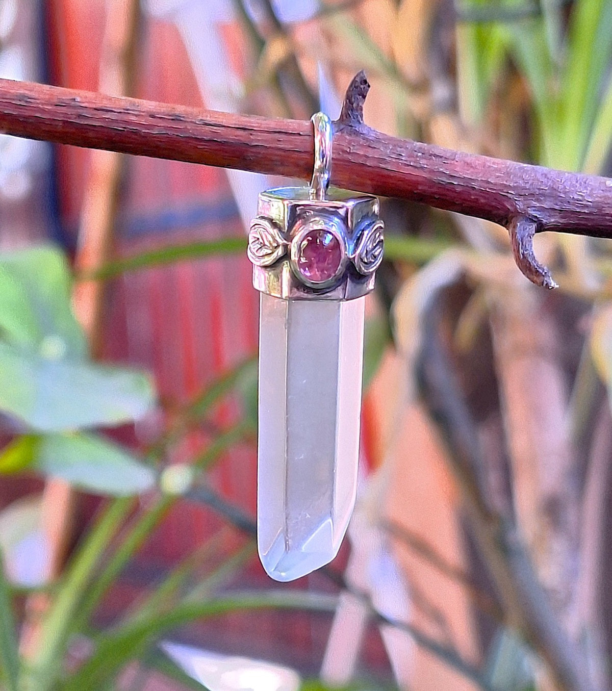 Colgante punta Cuarzo Cristal rústico y turmalina rosa hojas