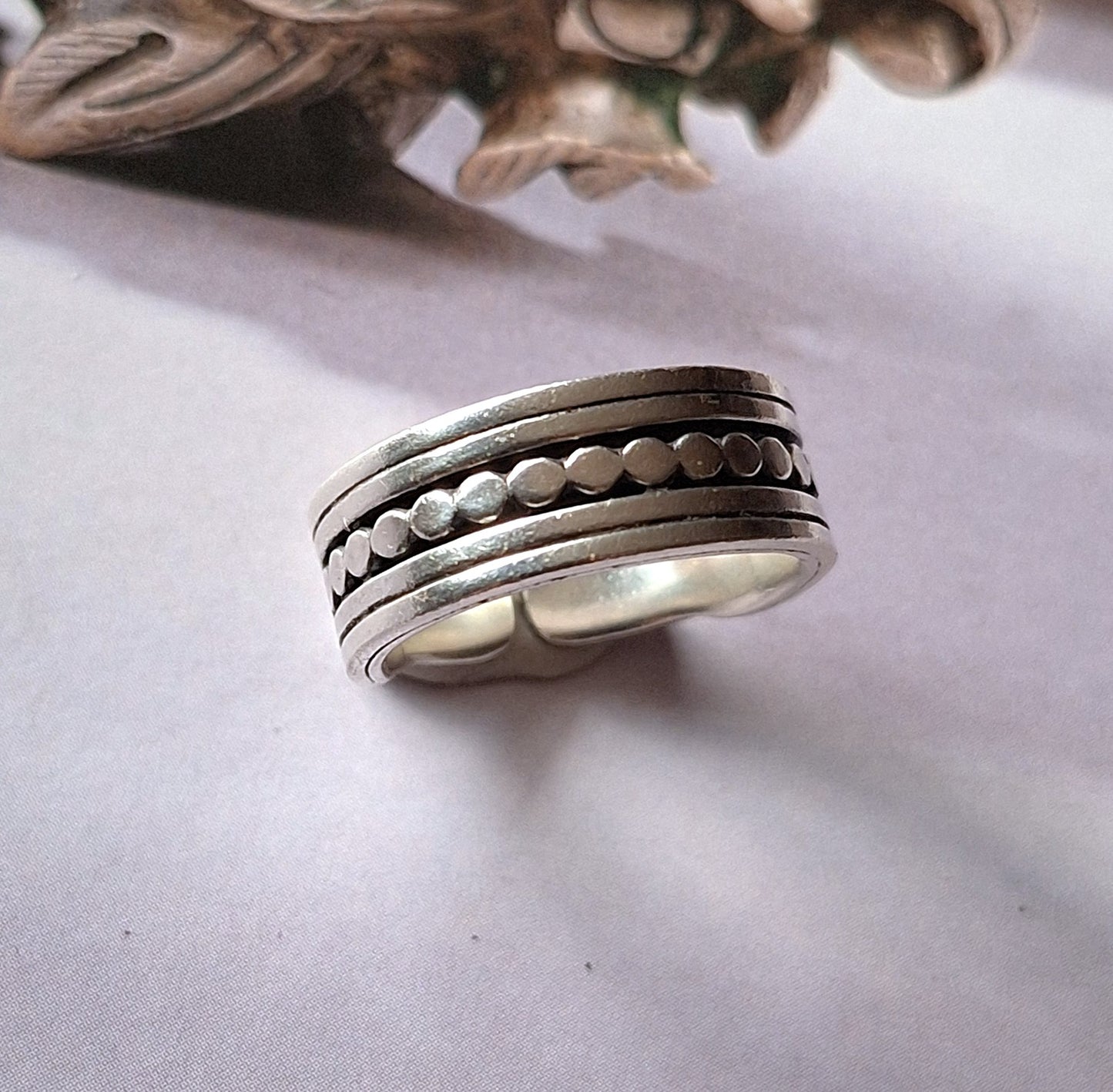 Anillo argolla diseño pelotitas y líneas