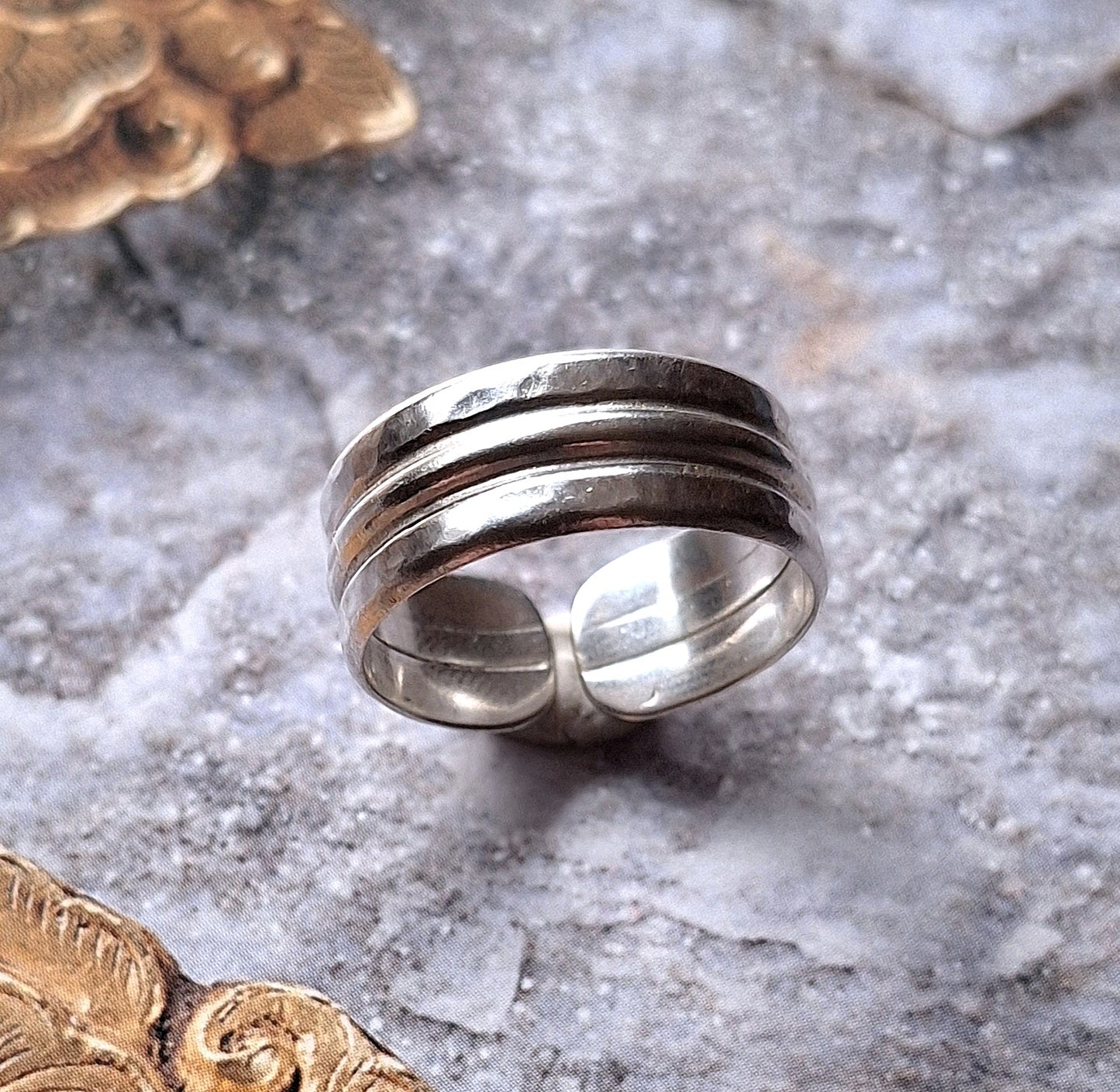 Anillo triple argolla martillado