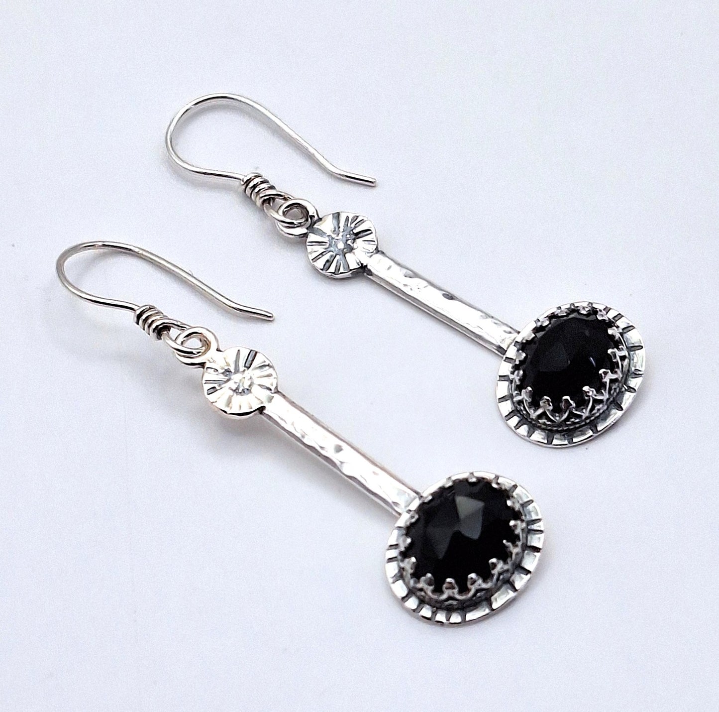 Aros Ónix negro palitos martillados