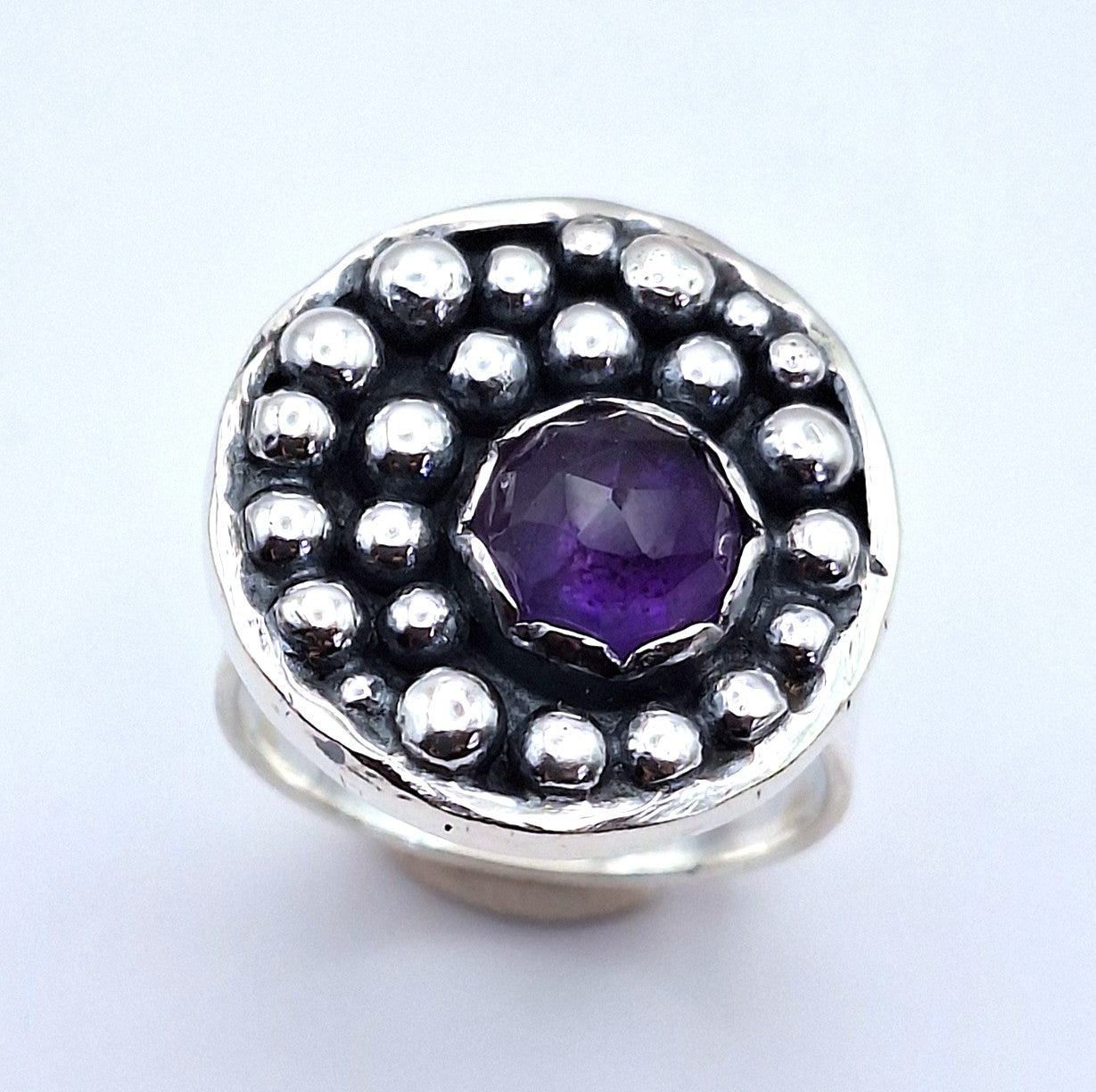 Anillo Amatista redondo empelotado