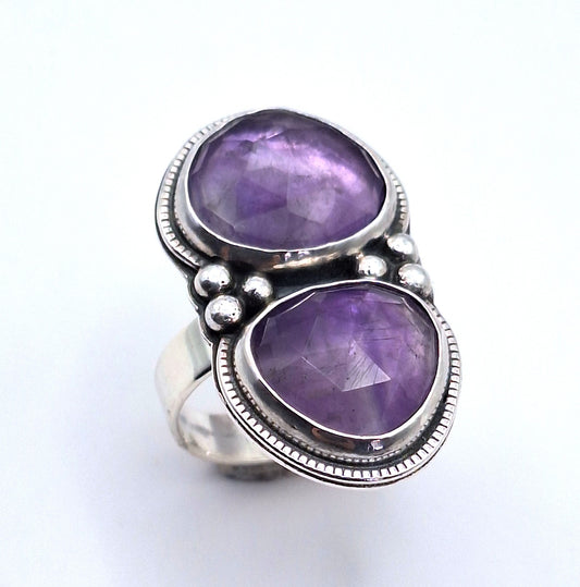 Anillo Amatista doble pelotitas