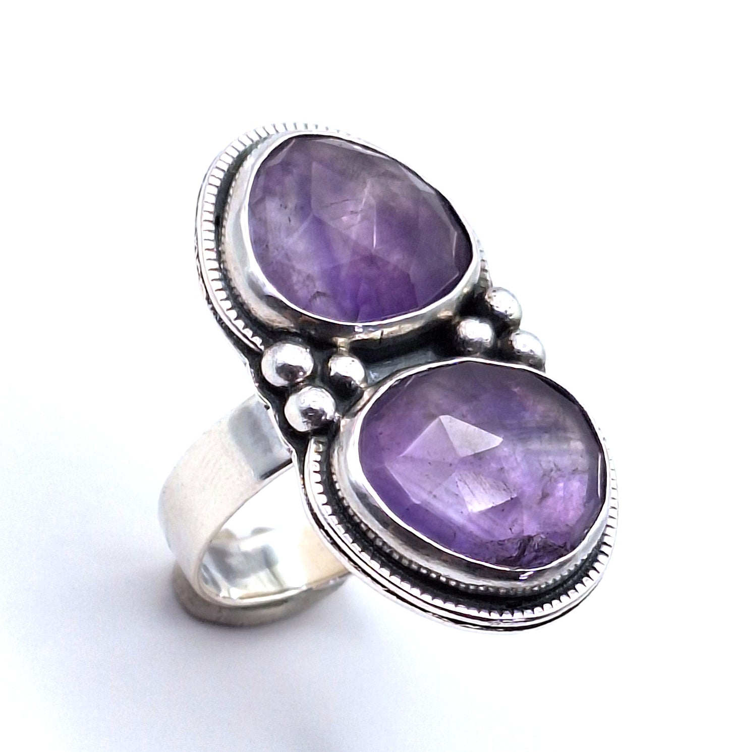 Anillo Amatista doble pelotitas