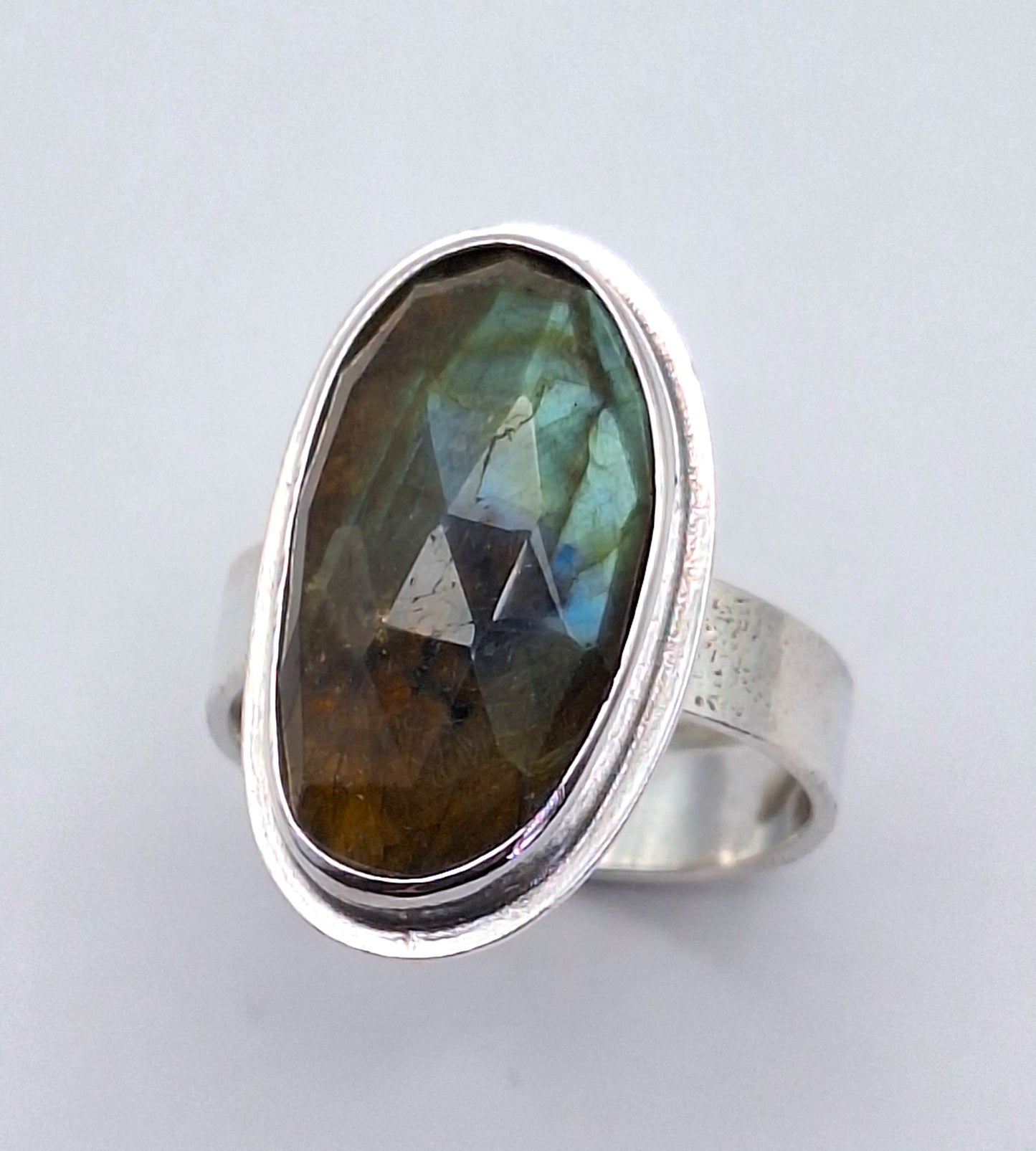 Anillo Labradorita borde pequeño