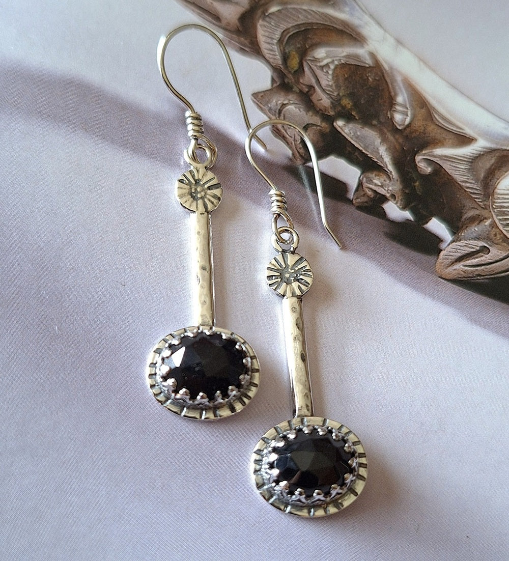 Aros Ónix negro palitos martillados