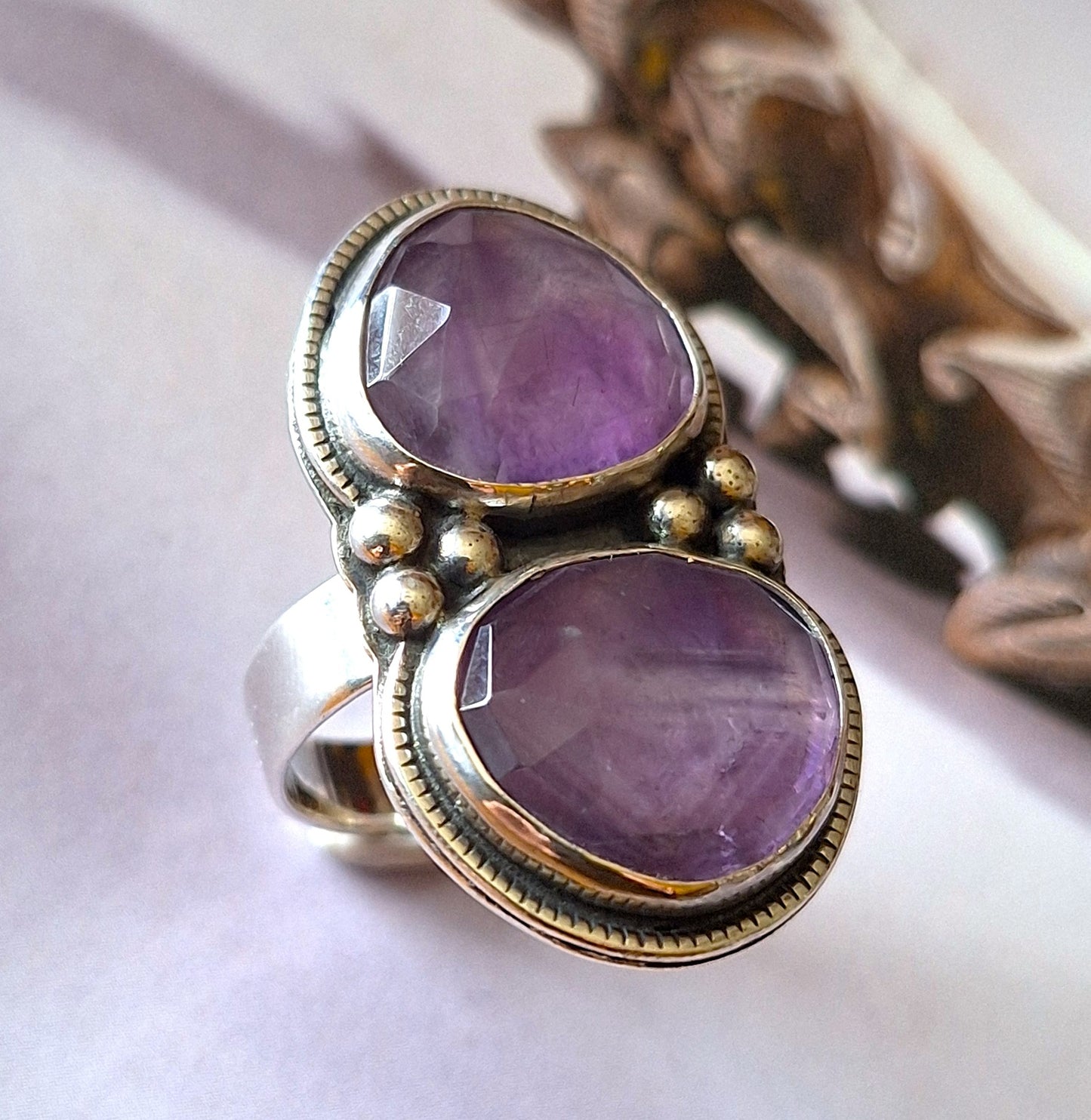 Anillo Amatista doble pelotitas