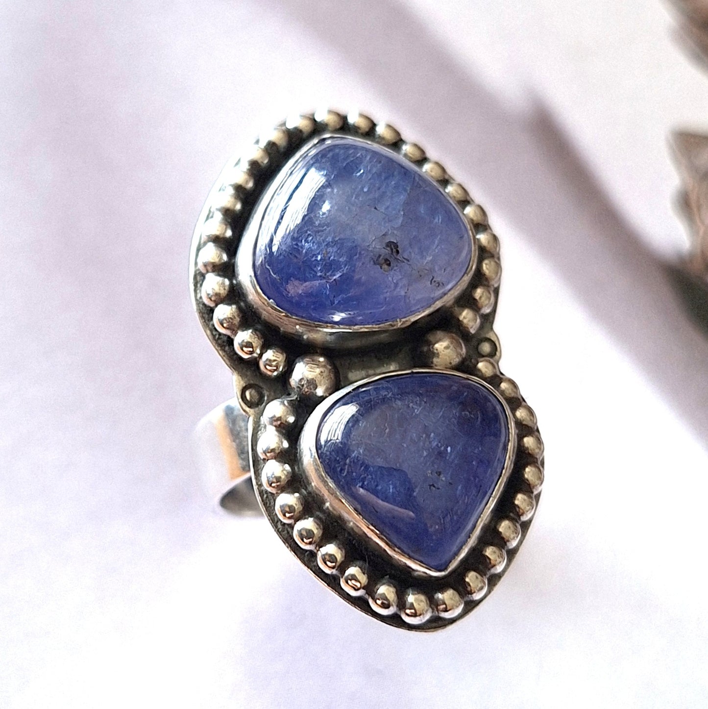 Anillo Tanzanita doble pelotitas