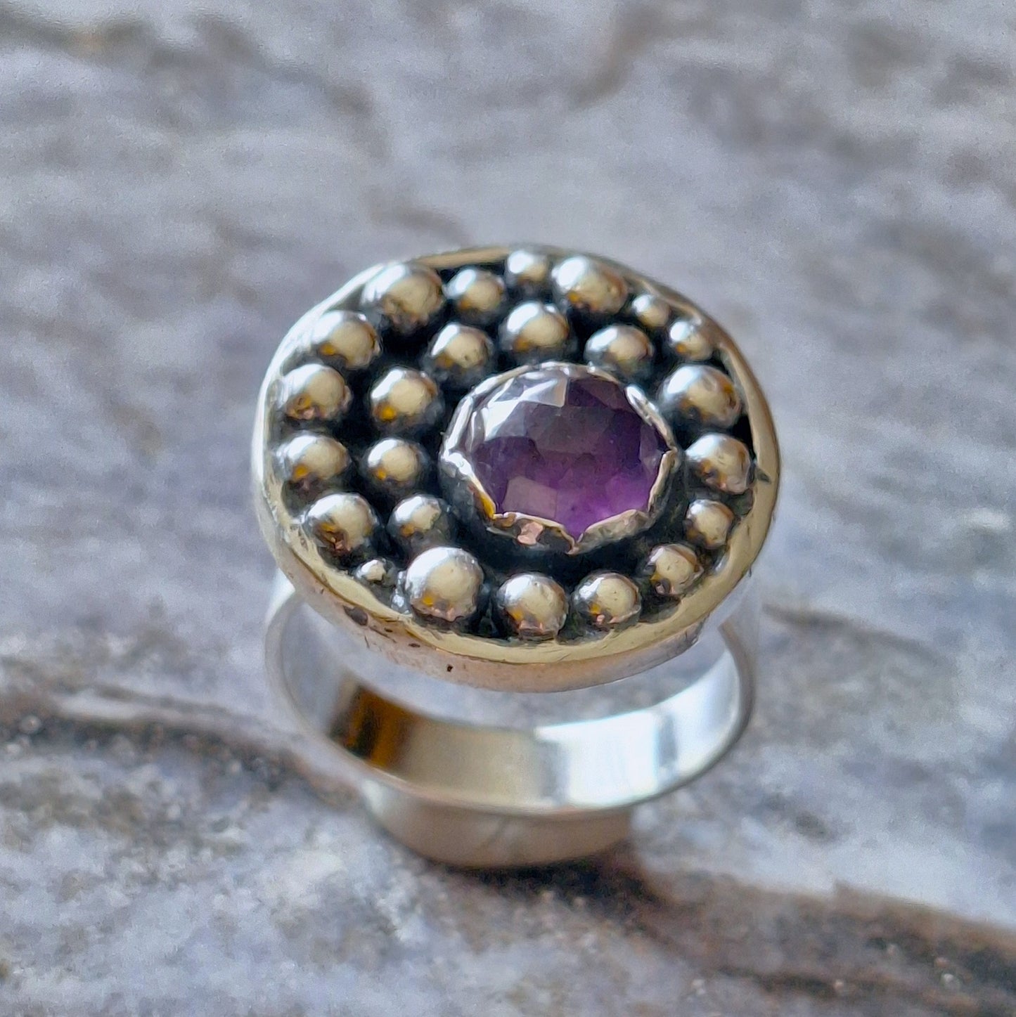 Anillo Amatista redondo empelotado