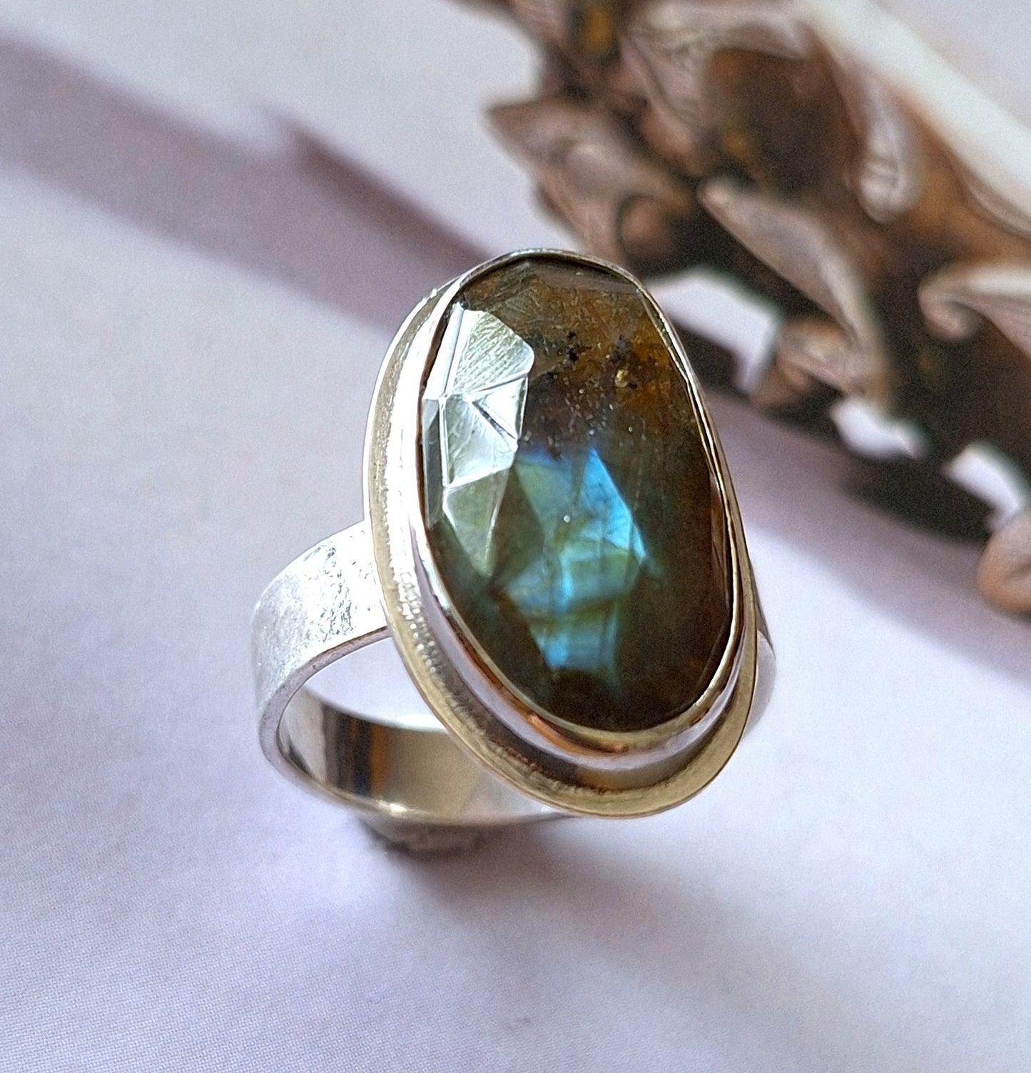 Anillo Labradorita borde pequeño