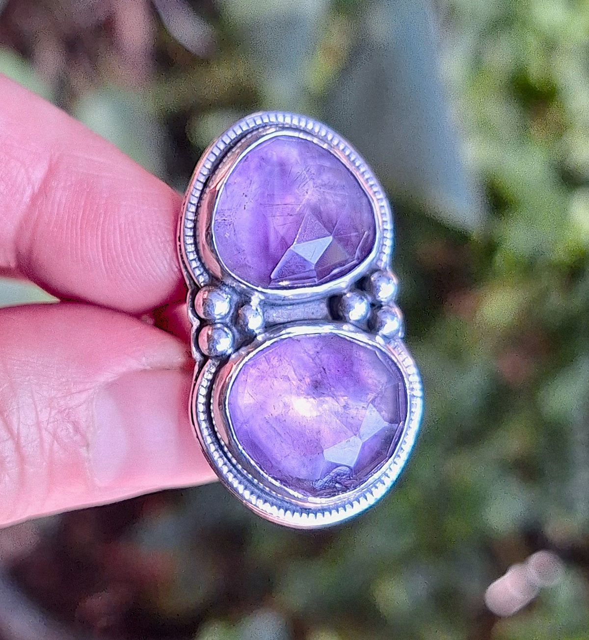 Anillo Amatista doble pelotitas