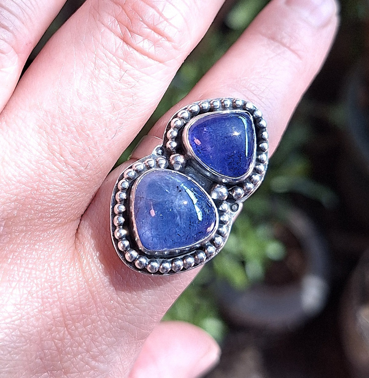 Anillo Tanzanita doble pelotitas