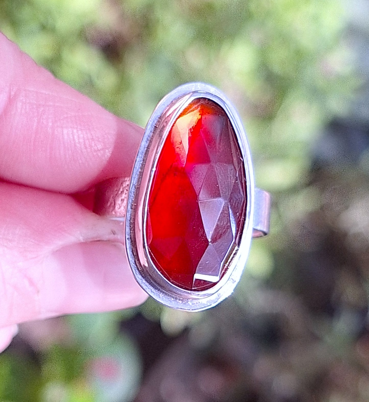 Anillo Granate Hessonita borde pequeño