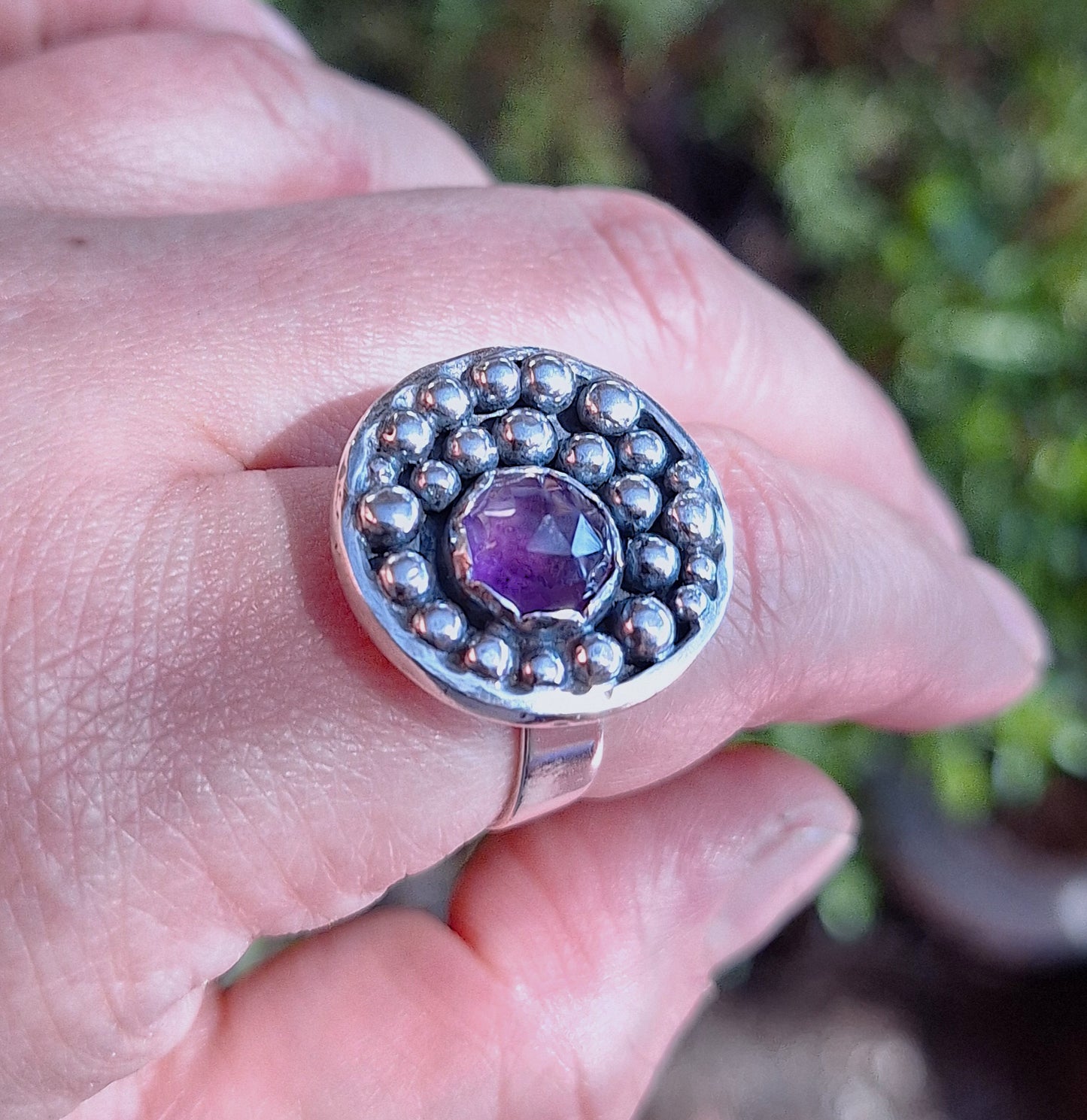 Anillo Amatista redondo empelotado
