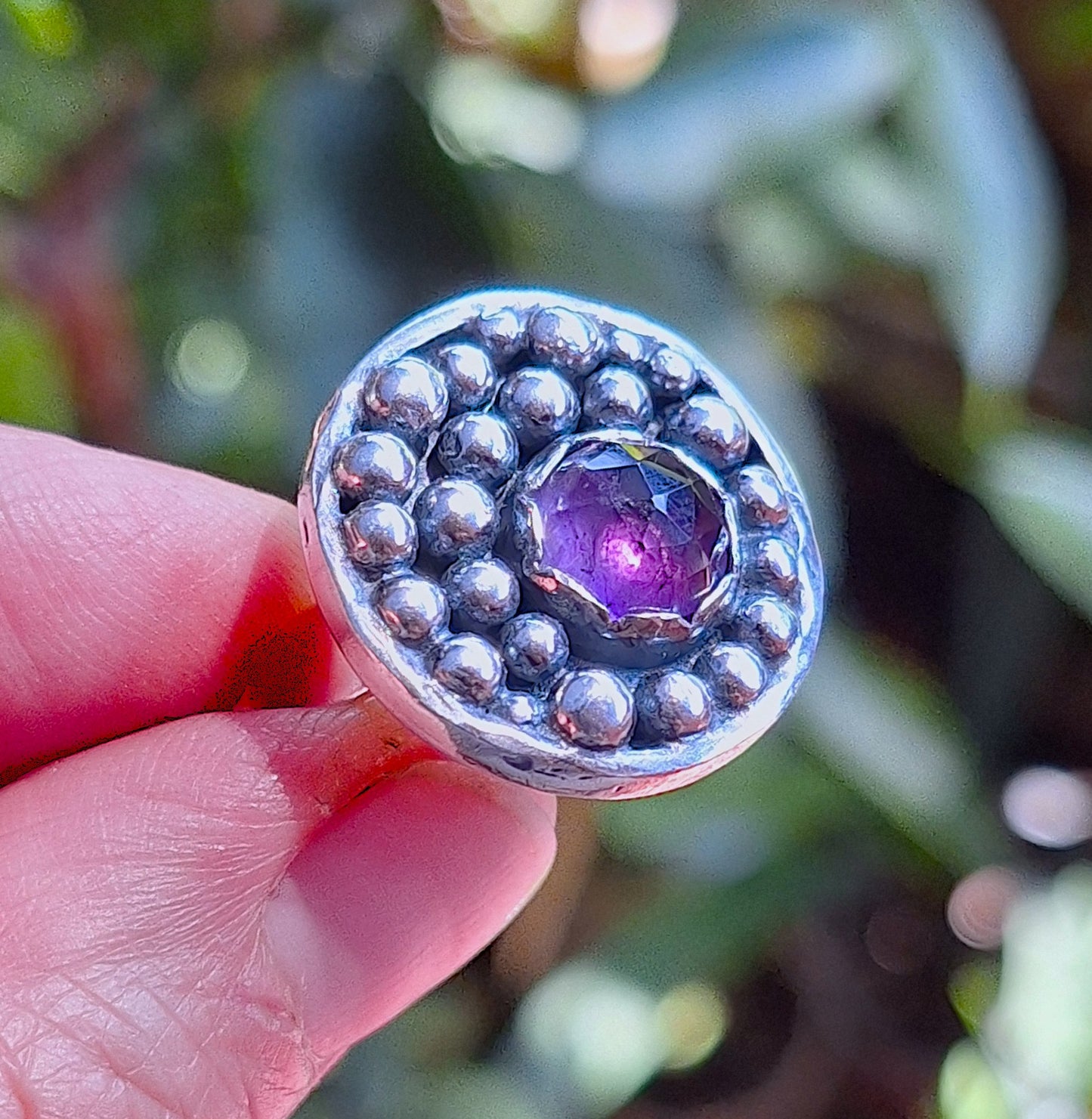 Anillo Amatista redondo empelotado