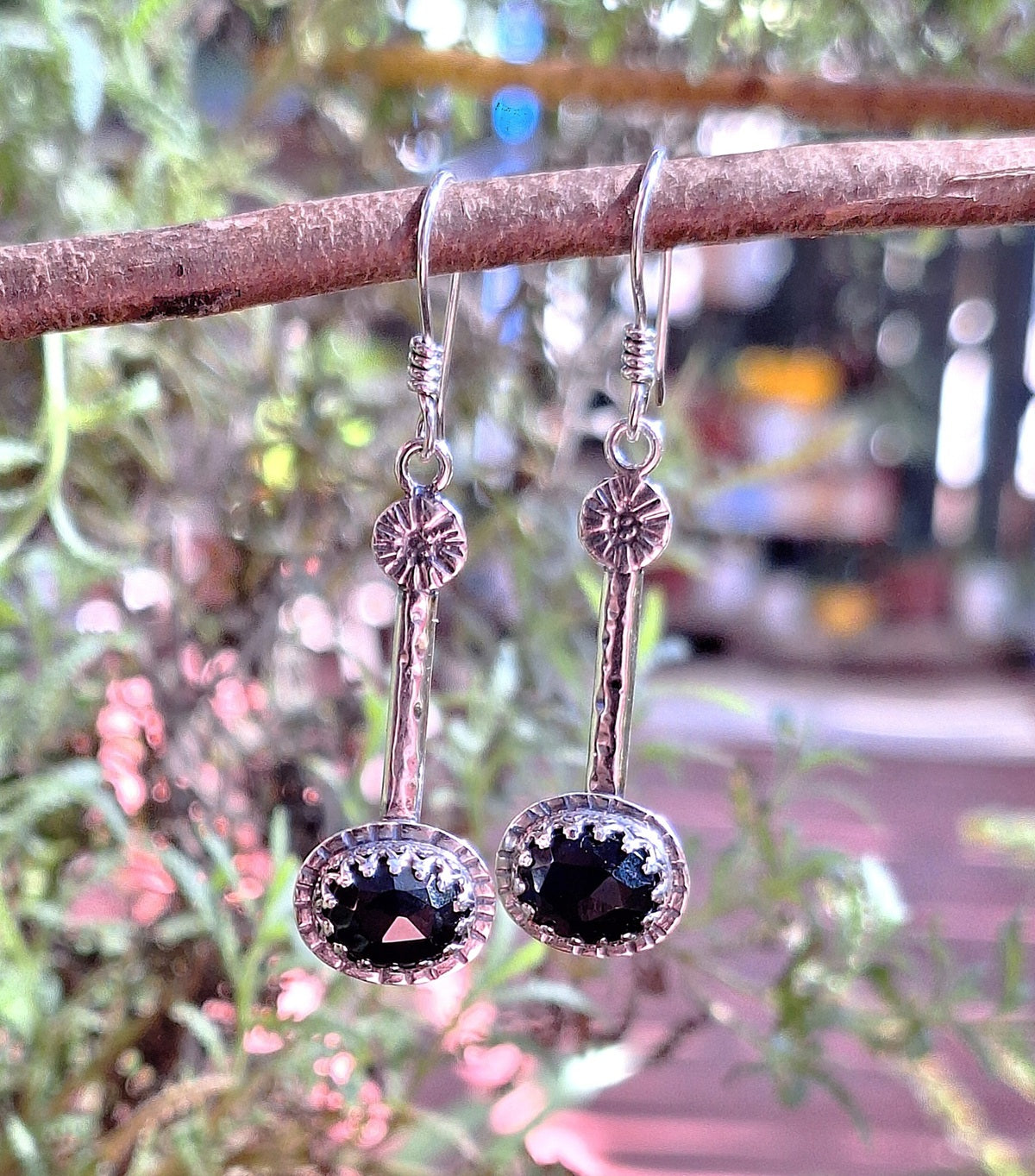 Aros Ónix negro palitos martillados