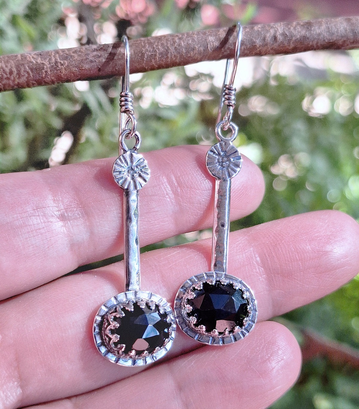 Aros Ónix negro palitos martillados