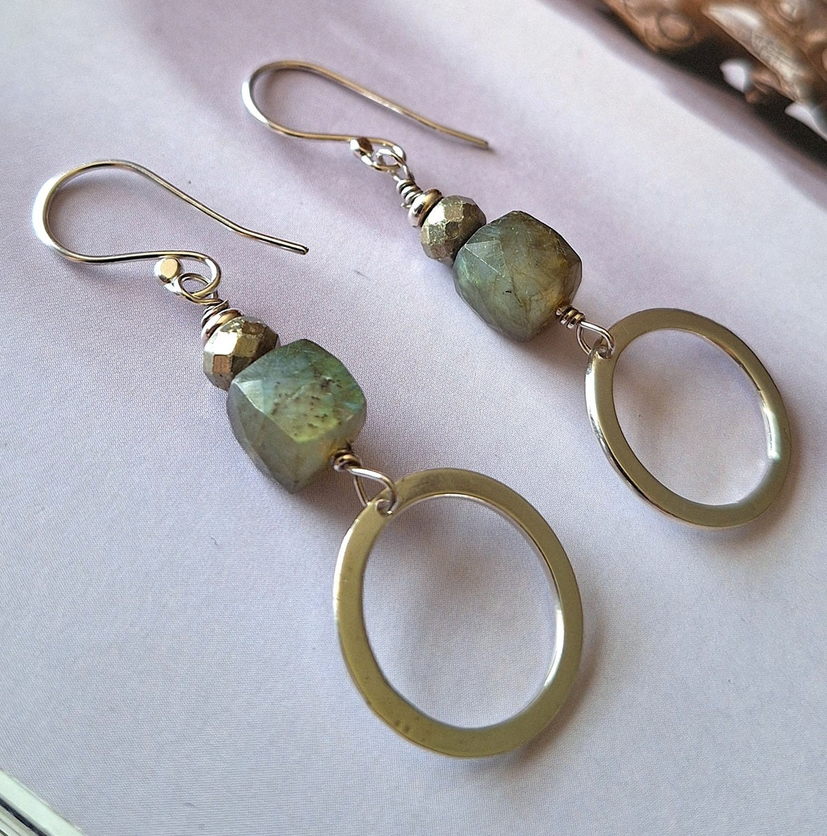 Aros Labradorita y Pirita círculos colgantes