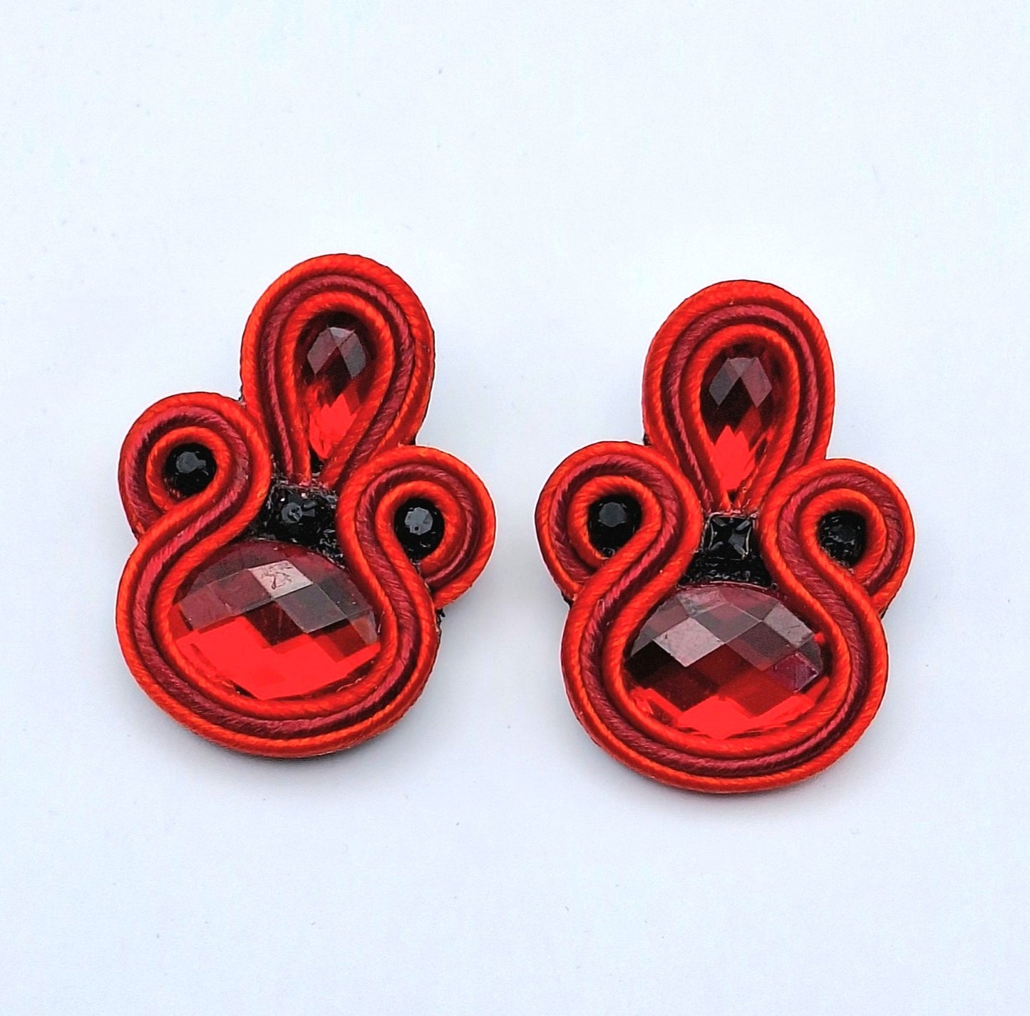 Aros Soutache Amapola rojo y negro